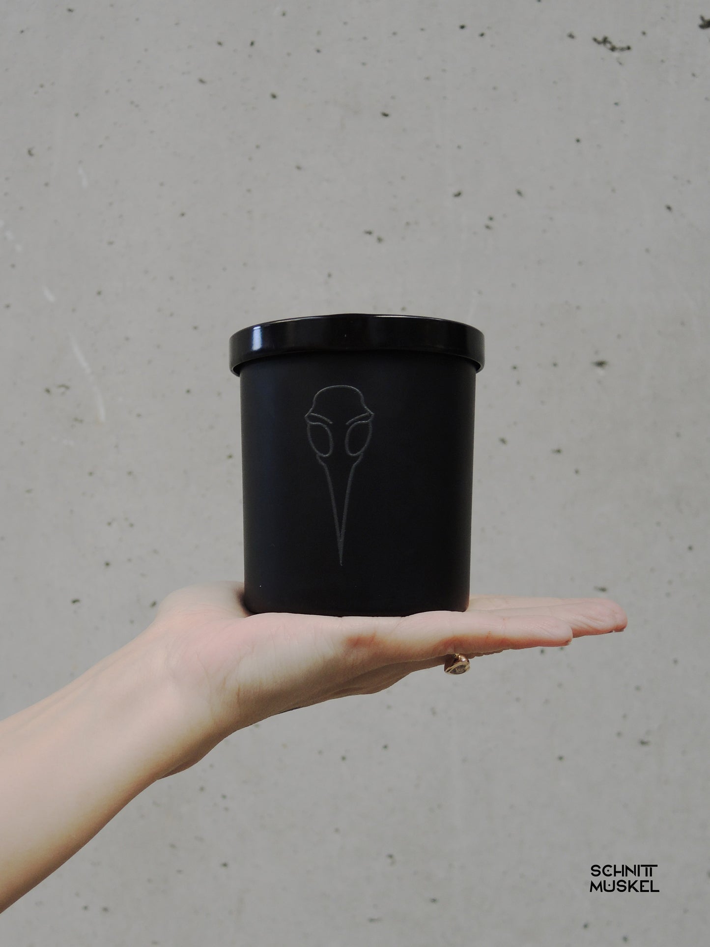 Duftkerze, Gothic Duftkerze, Neroli Duftkerze, schwarze Duftkerze, Darkavantgarde Duftkerze, Darkcyberduftkerze, Duftkerze Vogelschädel, schnittmuskel Duftkerze