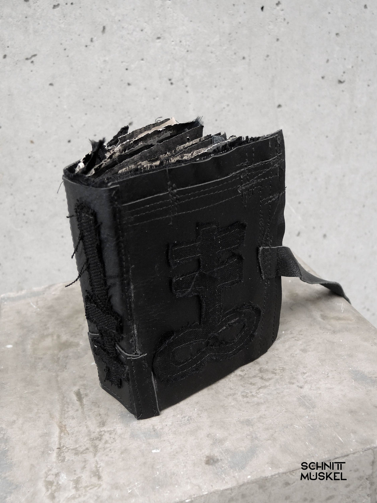 Grimoire, Schattenbuch, Book of Shadows, Gothic Notizbuch, Wicca Zubehör, Okkultismus, Handgebundenes Buch, Dunkle Romantik, Magisches Tagebuch, Hexenbuch, Dark Academia. Scrap Book, dark scrap book, Gothic scrap book, satanic book