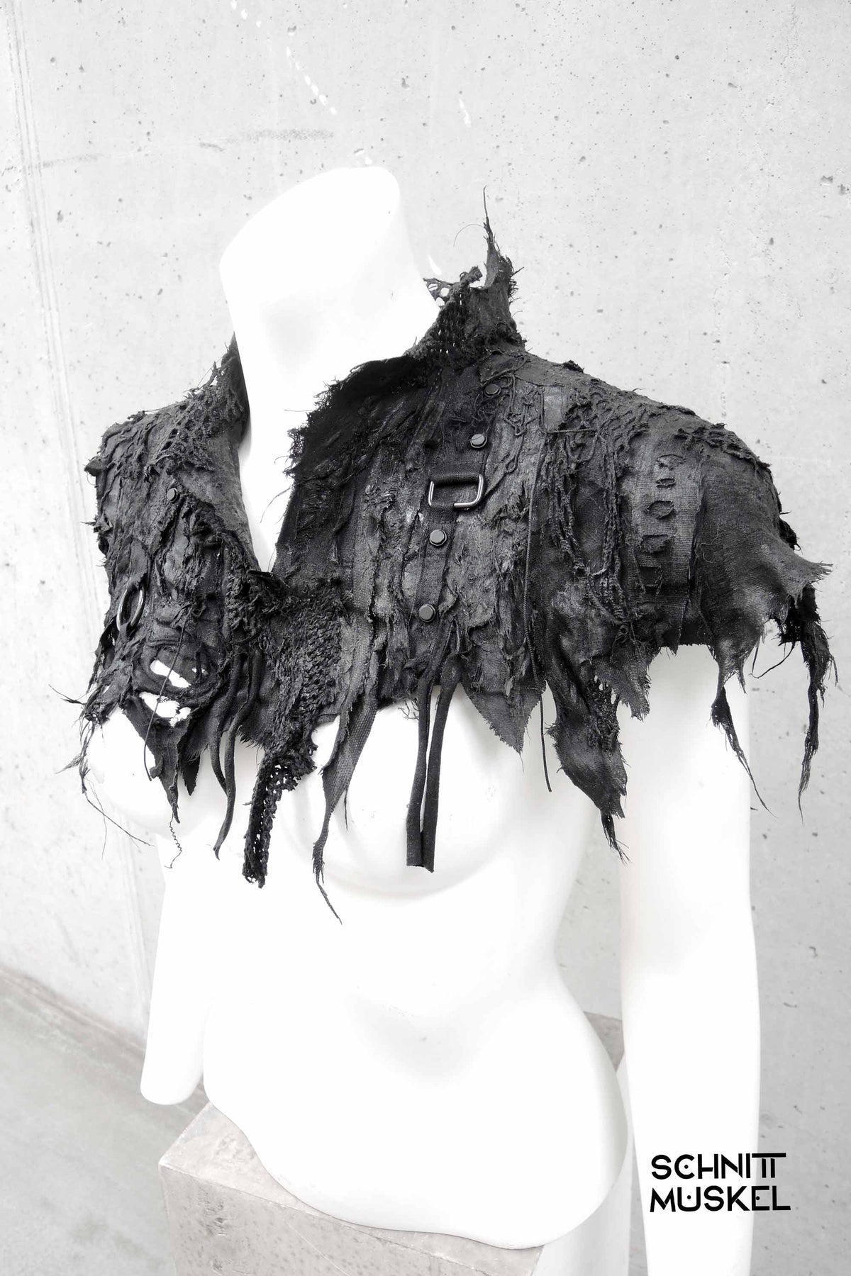 Gothic Cape, Gothic Kragen, postapokalyptische Mode, darkavantgarde Mode, Bandoutfit, 