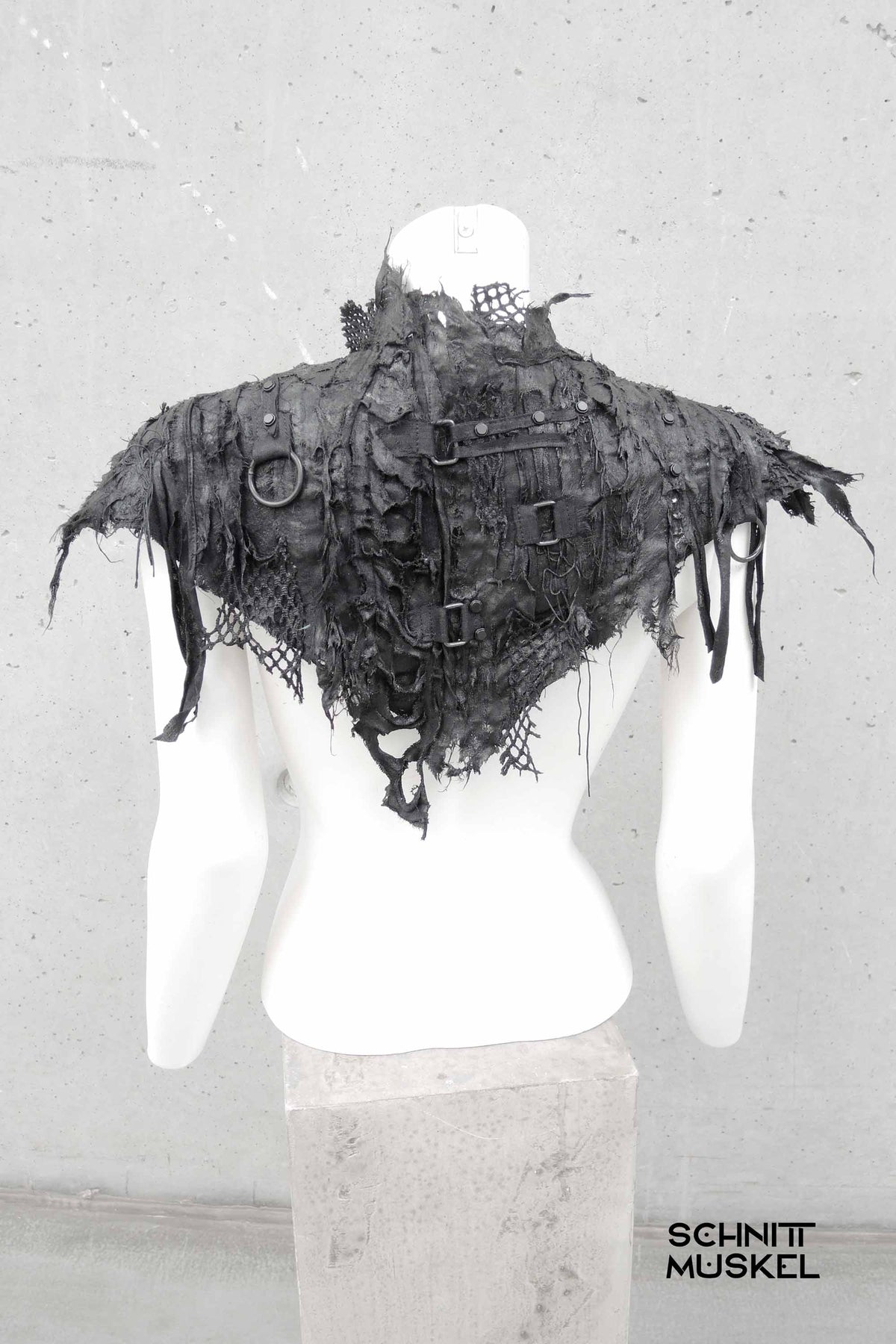 Gothic Cape, Gothic Kragen, postapokalyptische Mode, darkavantgarde Mode, Bandoutfit, 