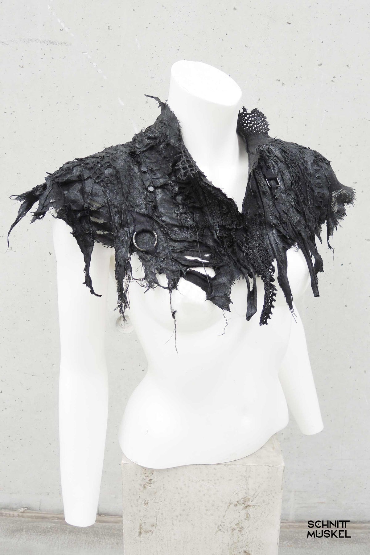 Gothic Cape, Gothic Kragen, postapokalyptische Mode, darkavantgarde Mode, Bandoutfit, 