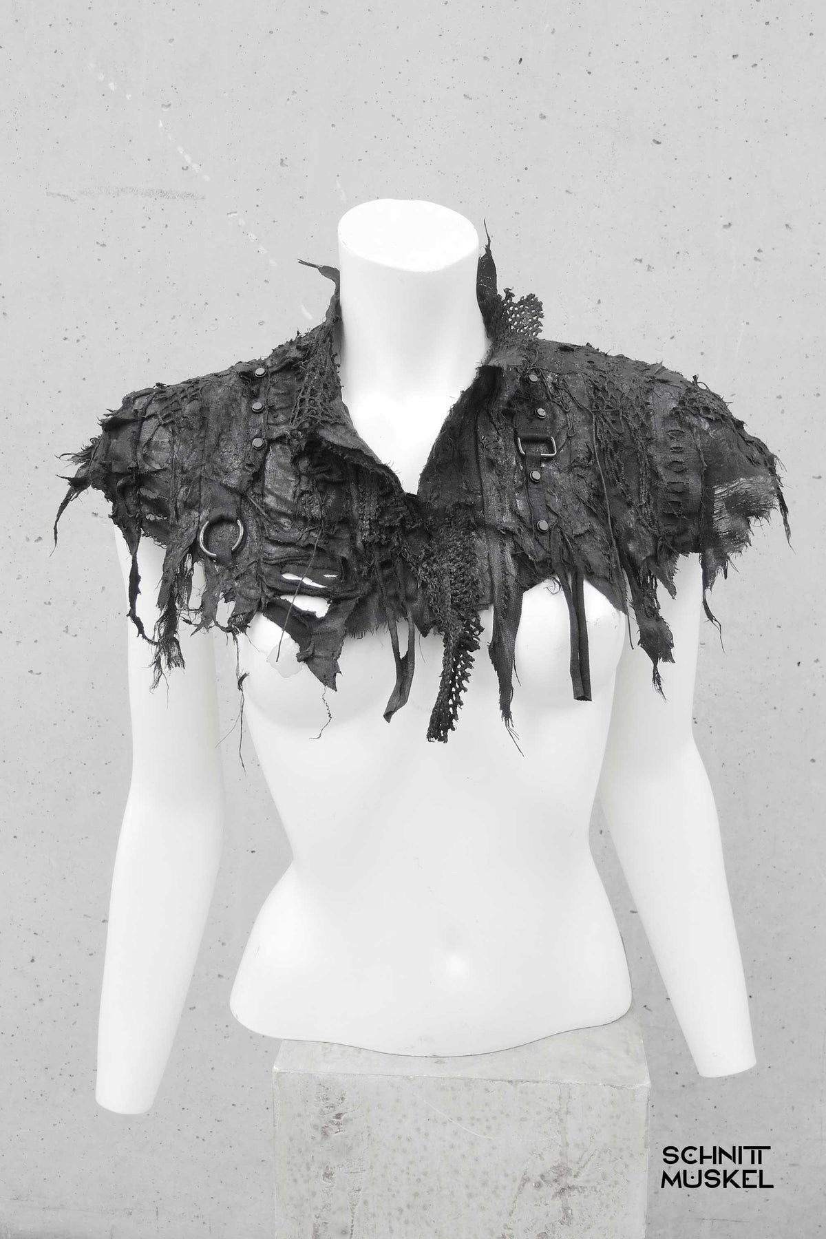 Gothic Cape, Gothic Kragen, postapokalyptische Mode, darkavantgarde Mode, Bandoutfit, 