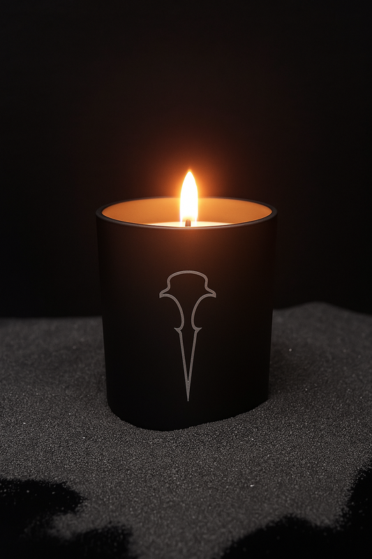 schwarze Duftkerze, Gothic Duftkerze, schwarze Kerze, Gothickerze, schnittmuskeluftkerze, 