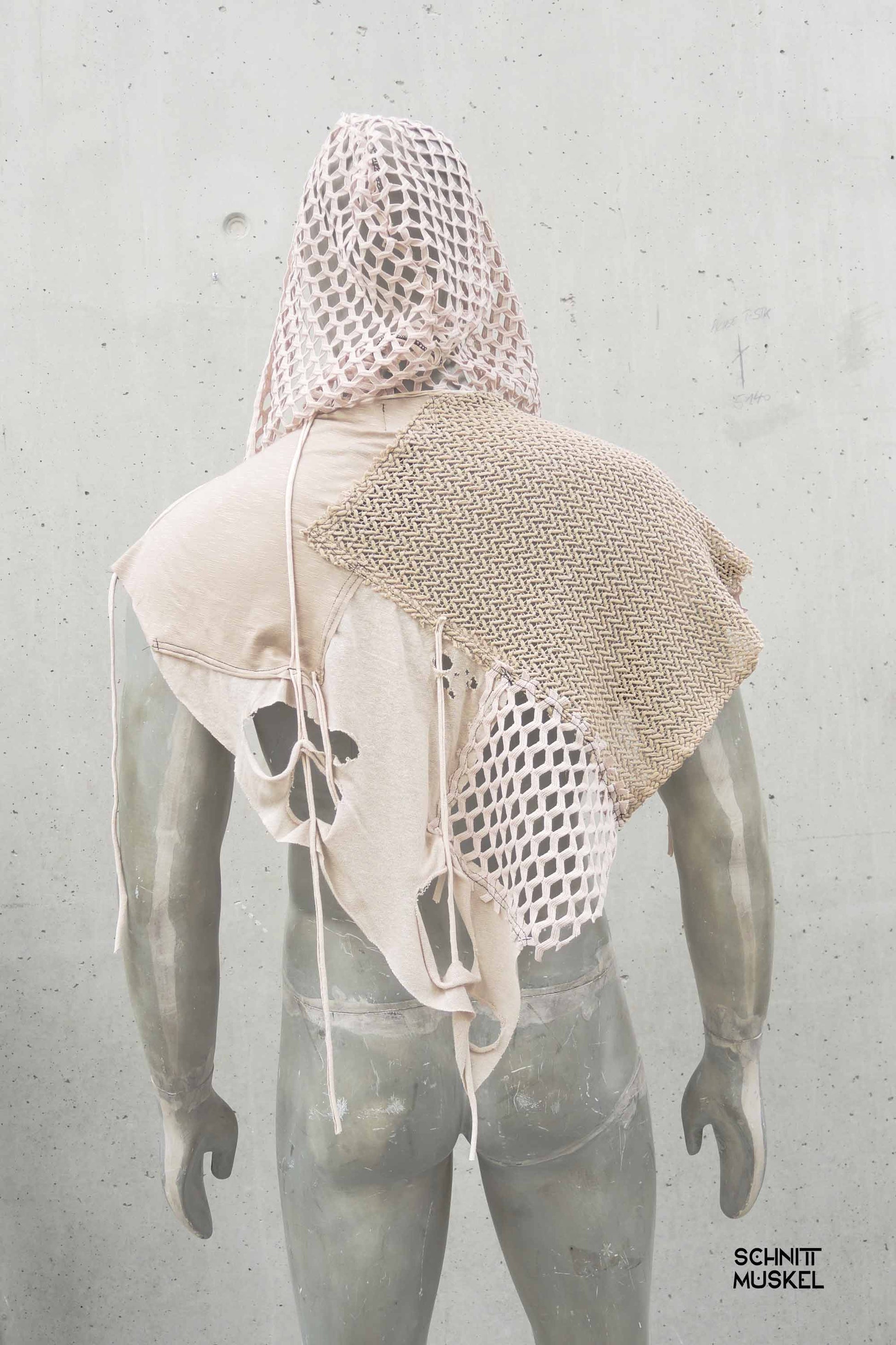 Dune Outfit, Dune Style, Burning Man Style, Wasteland Outfit, Wasteland Style, Mad Max Style, Netzcape, Cape, Darkcyberfashion, Futurefashion