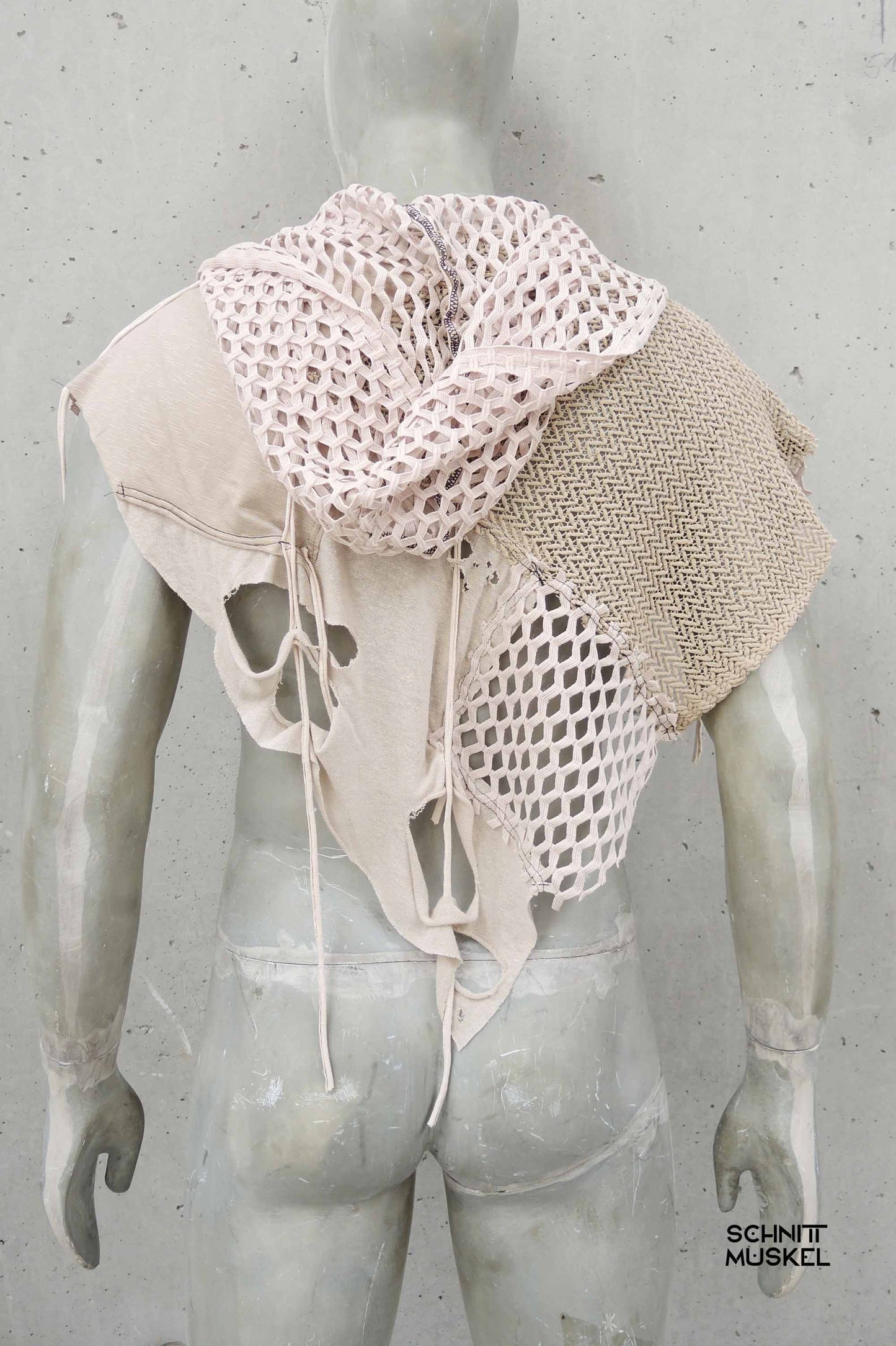 Dune Outfit, Dune Style, Burning Man Style, Wasteland Outfit, Wasteland Style, Mad Max Style, Netzcape, Cape, Darkcyberfashion, Futurefashion