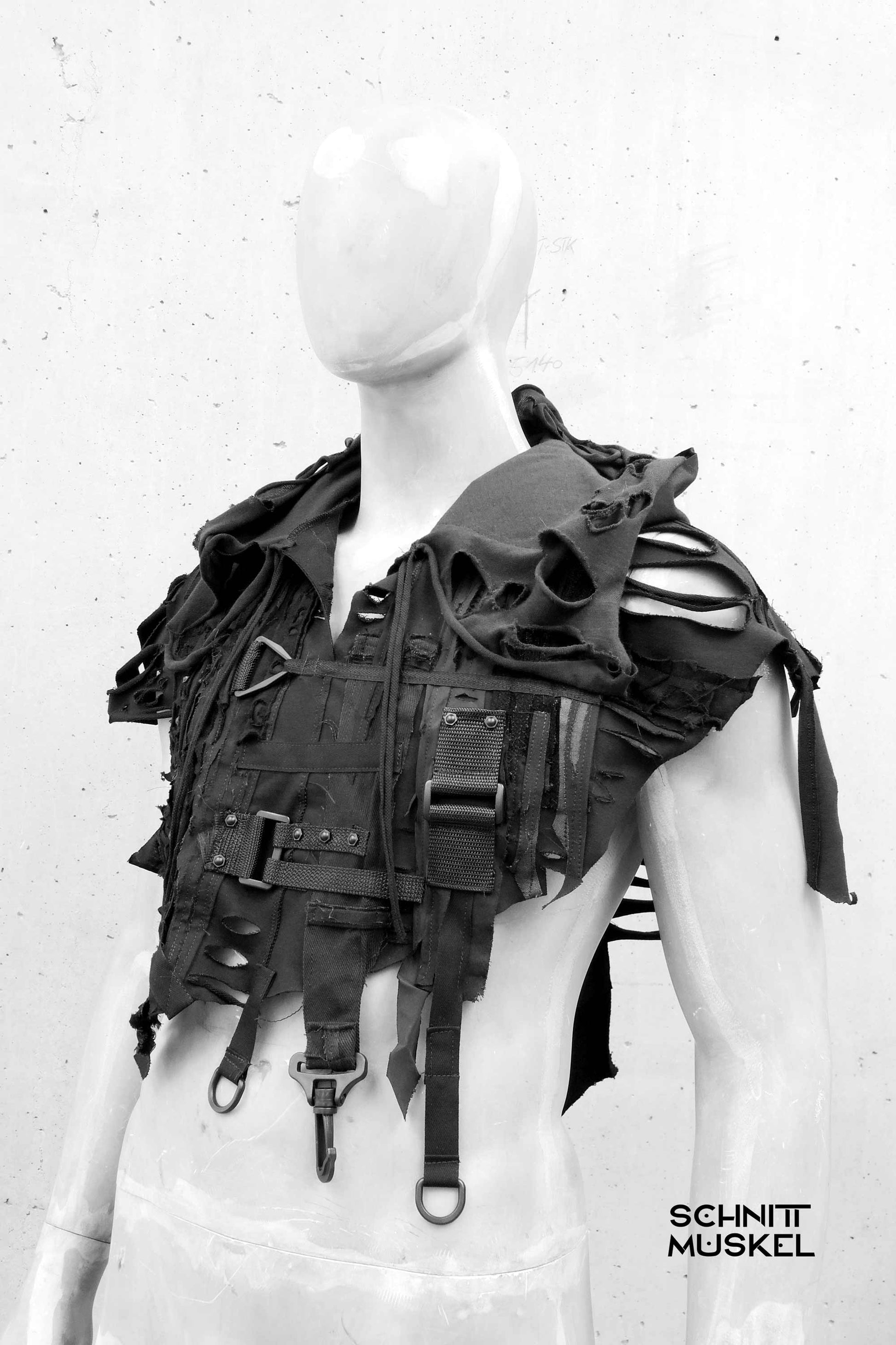 Cape, Kapuzencape, Cosplaycape, potapokalyptische Mode, Gothicape, darkcyberfashion, destroyedfashion, Gothicmode