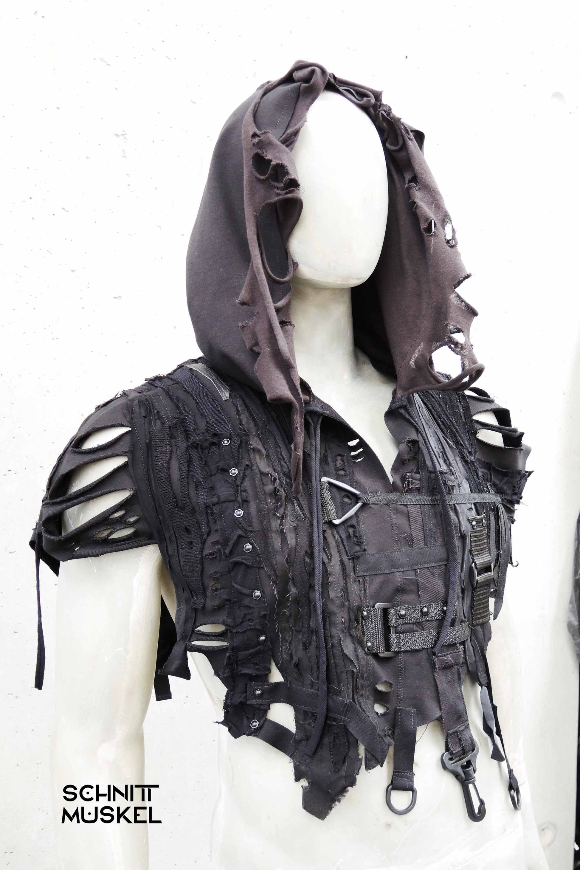 Cape, Kapuzencape, Cosplaycape, postapokalyptische Mode, Gothicape, darkcyberfashion, destroyedfashion, Gothicmode