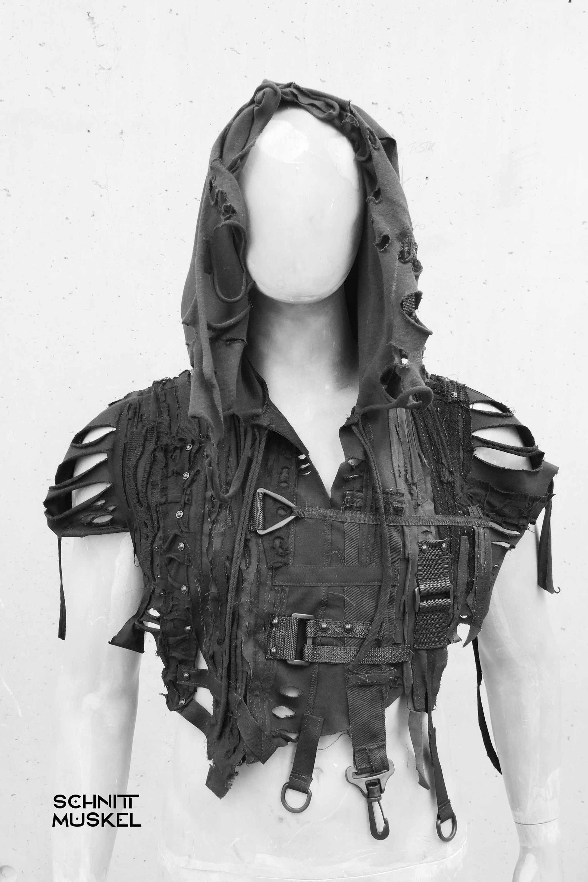 Cape, Kapuzencape, Cosplaycape, potapokalyptische Mode, Gothicape, darkcyberfashion, destroyedfashion, Gothicmode