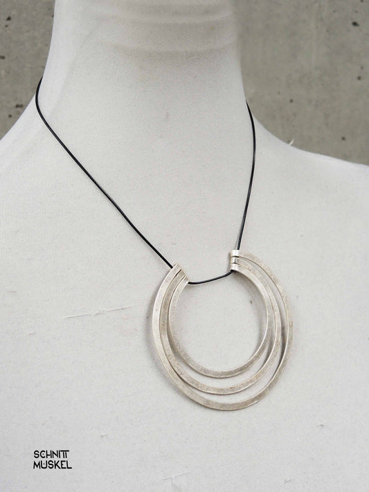 Halsschmuck Ringförmig, Ringanhänger, Kreisanhänger, dark avantgarde Schmuck