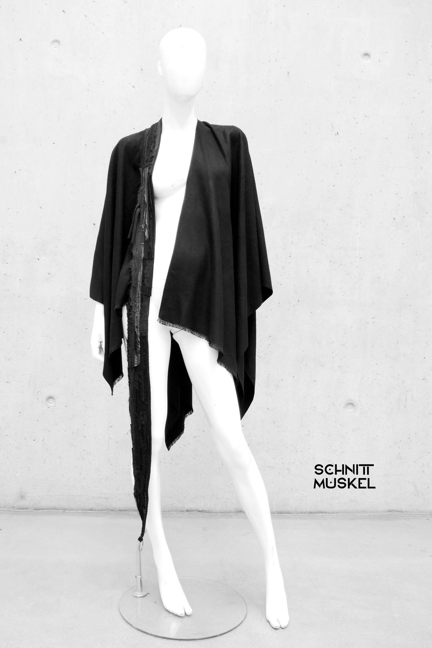 Gothicponcho, Ponchoschal schwarz, darkavantgarde, darkwear, riesiger Schal, Gothicmode für Herren, Gothicmode Accessoire