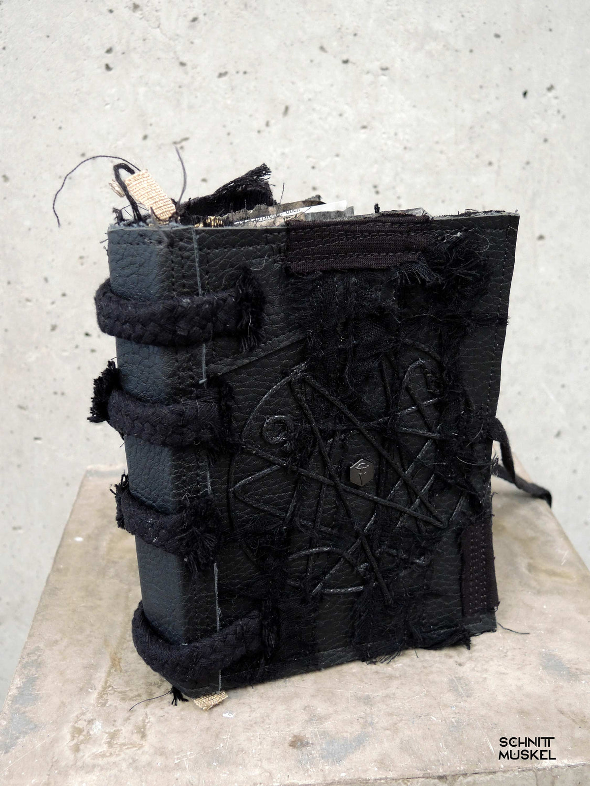 Gothic Scrap Book, okkultes Buch, Gothic Grimore, Buch der Schatten, handgebundenes Zauberbuch, dark Academia Buch, Wiccakult, okkultes Wissen