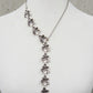 floraler asymmetrischer Halsschmuck, florales COllier, Collier aus silbernen Blumen