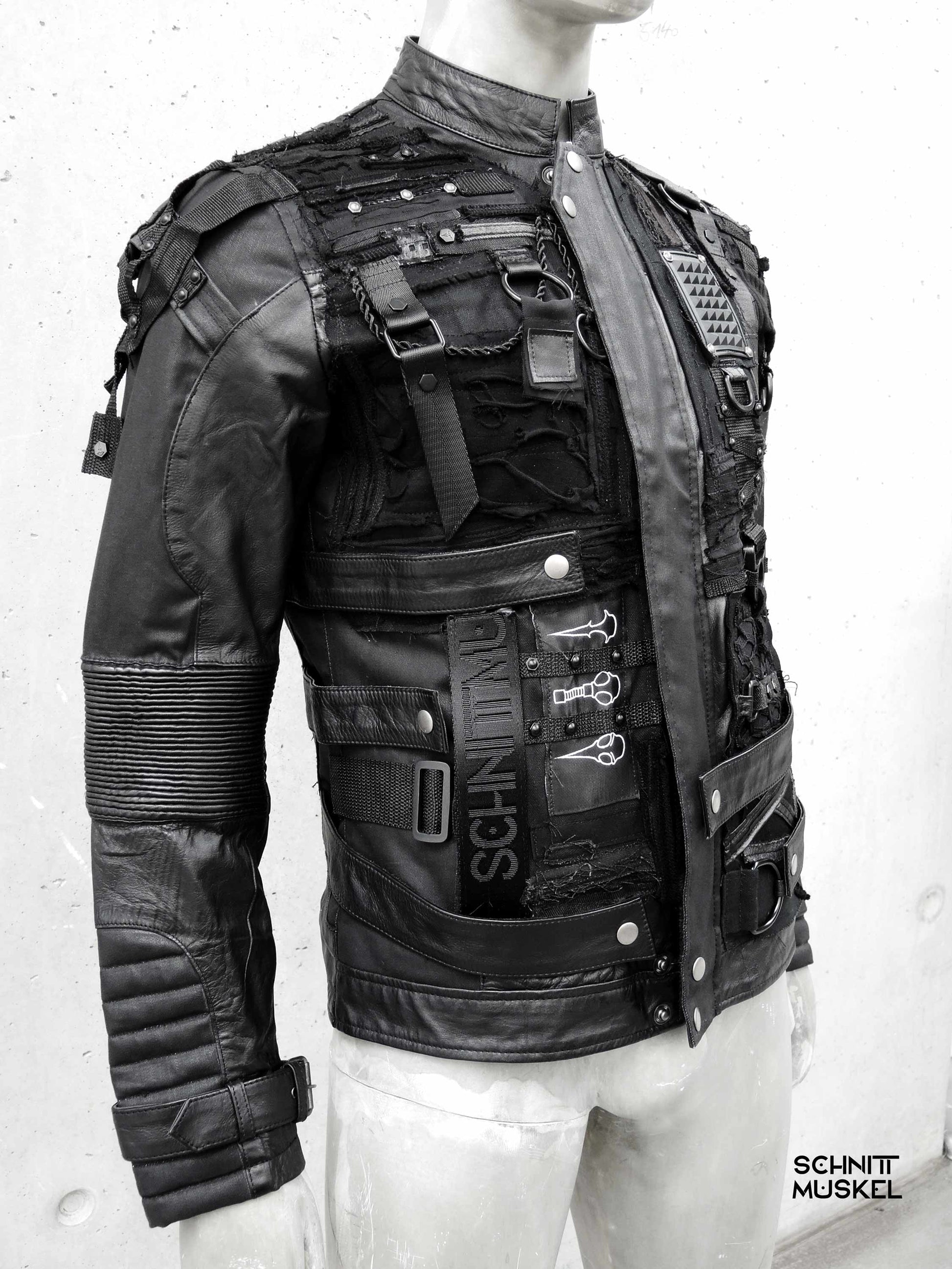 Unikatjacke, Unikat Lederjacke, Custom Lederjacke, Bikerjacke Unikat, postapokalyptische Jacke, Gothicjacke, darkwear, darkcyberfashion, Horrorfashion, Spookyfashion