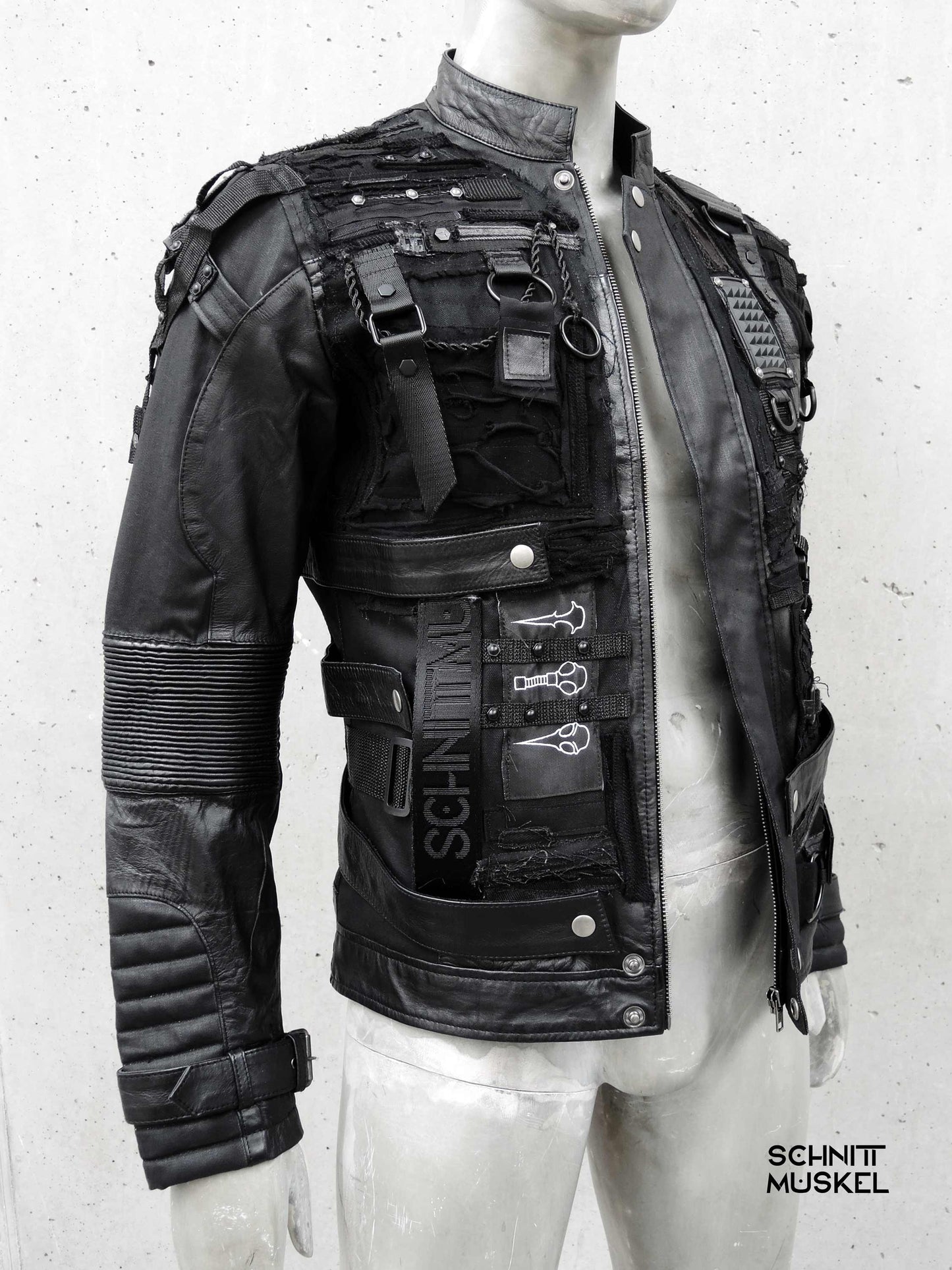 Unikatjacke, Unikat Lederjacke, Custom Lederjacke, Bikerjacke Unikat, postapokalyptische Jacke, Gothicjacke, darkwear, darkcyberfashion, Horrorfashion, Spookyfashion