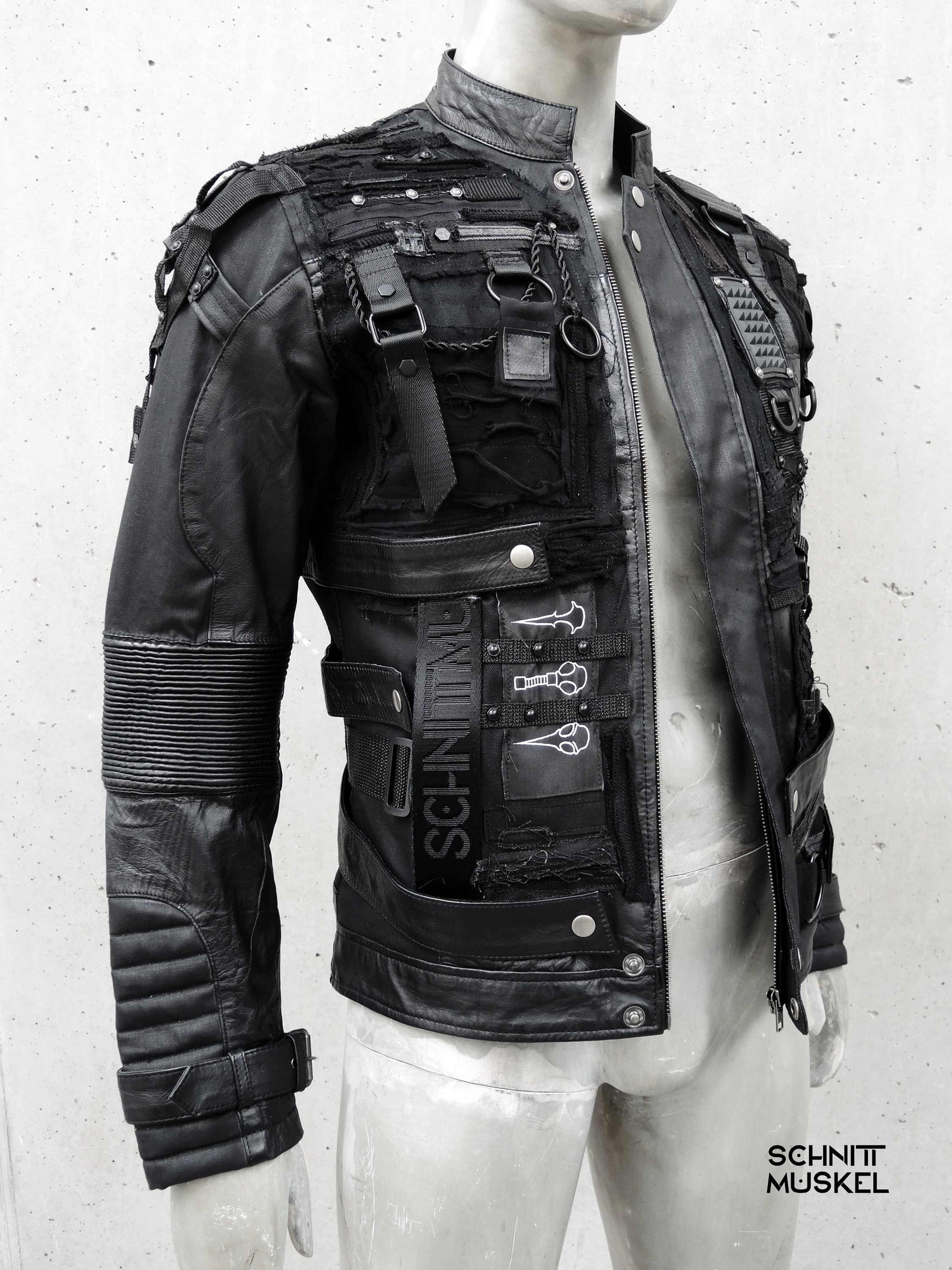 Unikatjacke, Unikat Lederjacke, Custom Lederjacke, Bikerjacke Unikat, postapokalyptische Jacke, Gothicjacke, darkwear, darkcyberfashion, Horrorfashion, Spookyfashion
