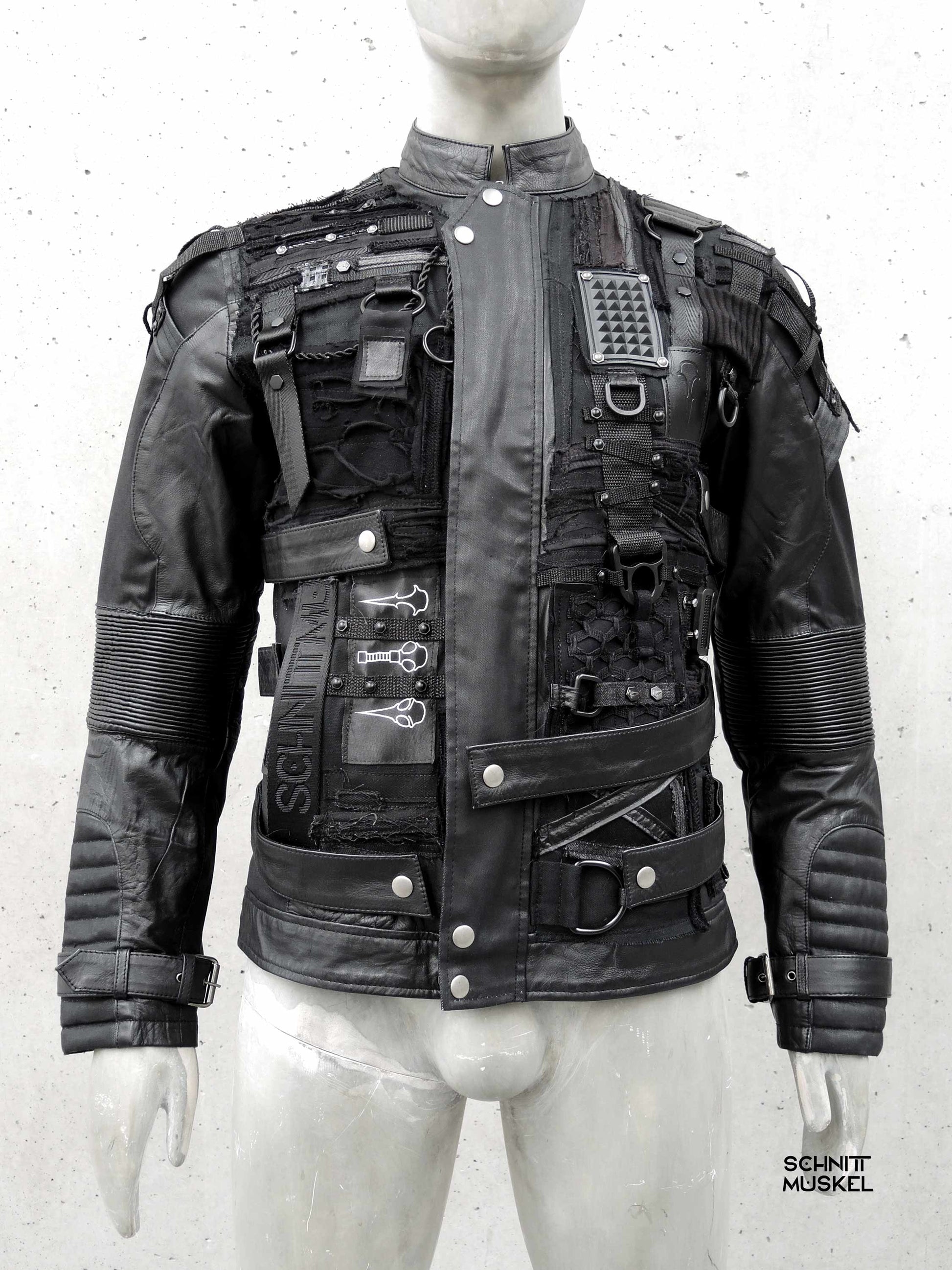 Unikatjacke, Unikat Lederjacke, Custom Lederjacke, Bikerjacke Unikat, postapokalyptische Jacke, Gothicjacke, darkwear, darkcyberfashion, Horrorfashion, Spookyfashion
