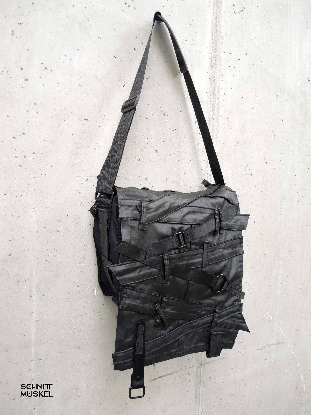Unikattasche, Gothictasche, darkavantgarde Tasche, schwarze Denim Tasche, waxed denim bag, postapokalyptische Tasche, postapocalyptic bag