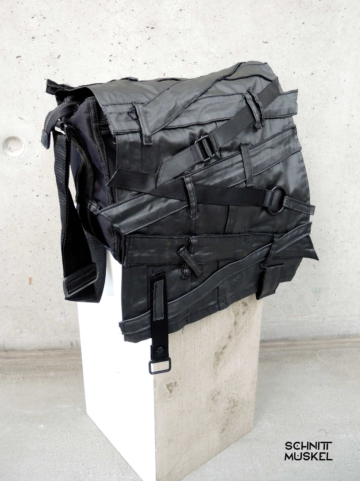 Unikattasche, Gothictasche, darkavantgarde Tasche, schwarze Denim Tasche, waxed denim bag, postapokalyptische Tasche, postapocalyptic bag