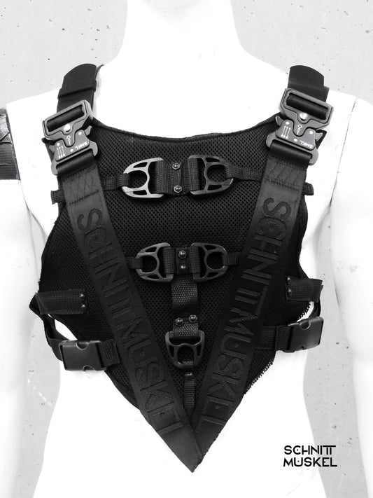 Harness Weste, schwarze Harness Weste, Techwear Harness, Gothic Fashion Germany, Kinky Outfit Accessoire, Schnittmuskel Harness, avantgarde Mode, Unisex Tactical Vest, Fetish Fashion Harness