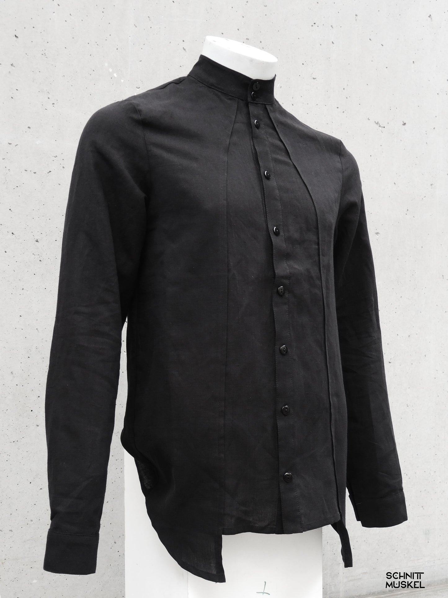 hemd nachtland, schwarzes hemd, designerhemd, schnittmuskel, stehkragen, leinen baumwolle hemd, avantgarde mode, minimalismus fashion, herrenhemd schwarz, asymmetrischer saum, modernes hemd, fashion design, nachhaltiger stil, high fashion shirt, unisex hemd, schwarz leinen shirt, darkavantgarde, gothicmode für Männer, Gothisyle, 