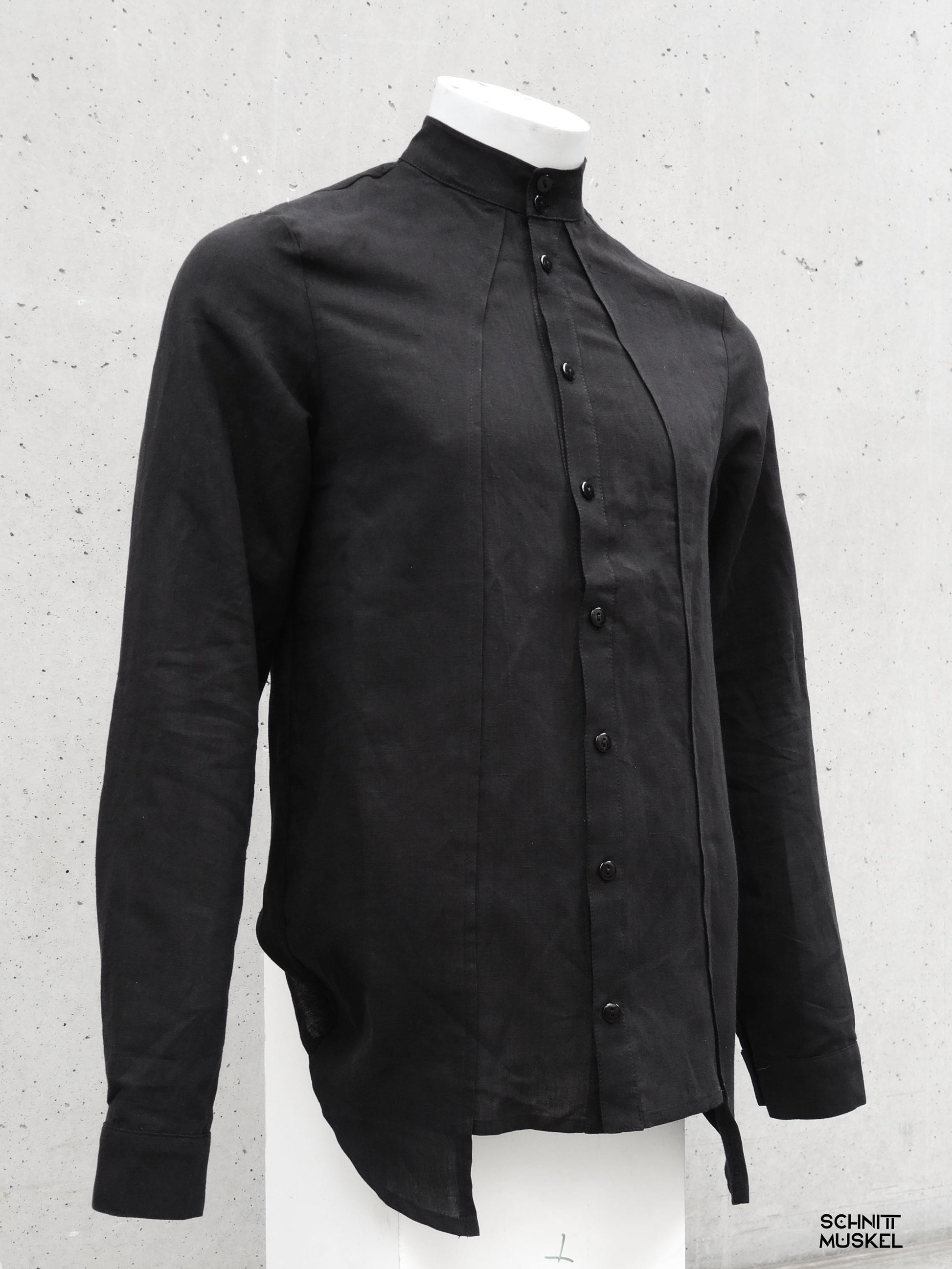 hemd nachtland, schwarzes hemd, designerhemd, schnittmuskel, stehkragen, leinen baumwolle hemd, avantgarde mode, minimalismus fashion, herrenhemd schwarz, asymmetrischer saum, modernes hemd, fashion design, nachhaltiger stil, high fashion shirt, unisex hemd, schwarz leinen shirt, darkavantgarde, gothicmode für Männer, Gothisyle, 
