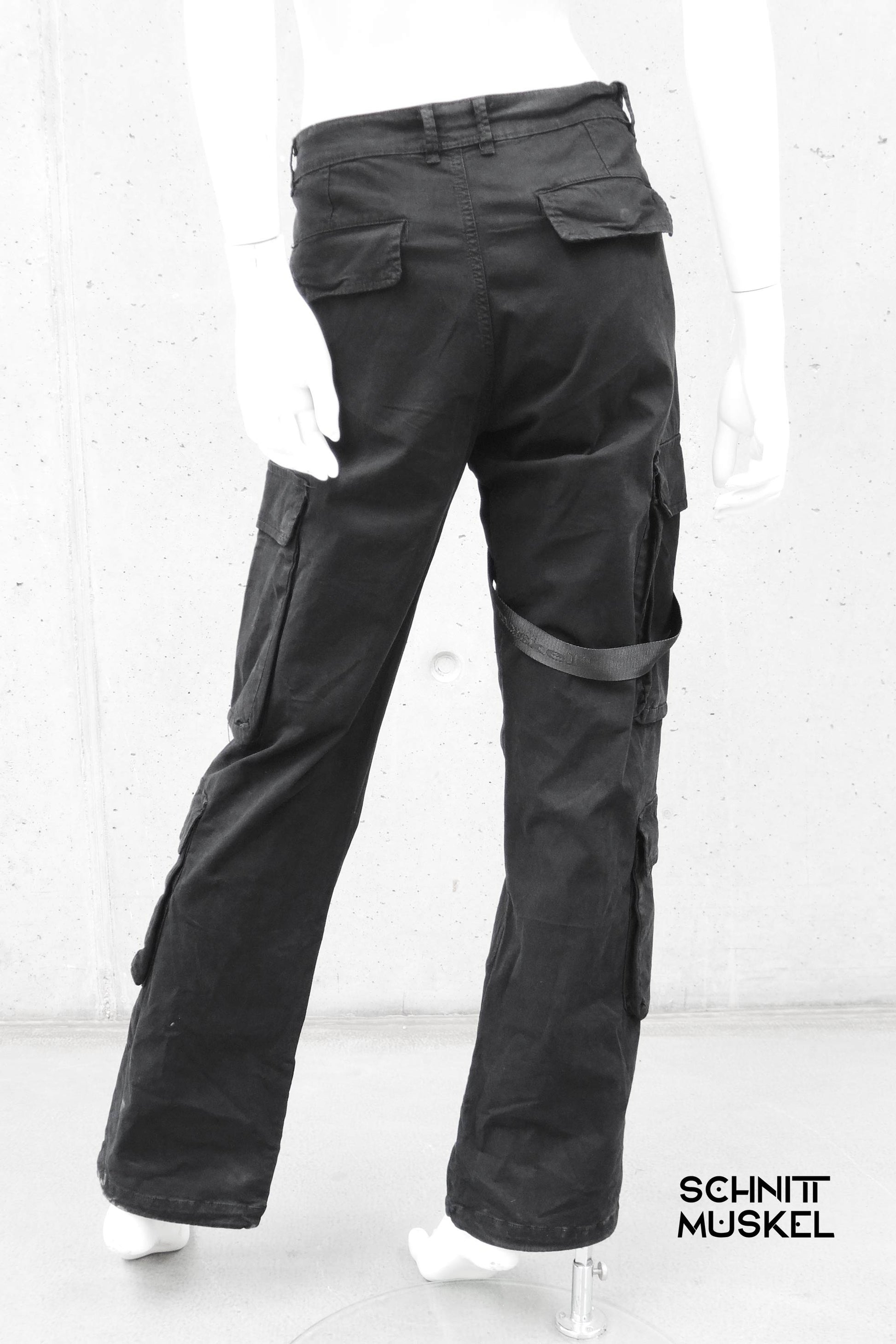 schwarze Cargohose, Gothichose, Cyberhose, Tekkkknohose, Berghainstyle, Darkcyberhose, Cyberfashion