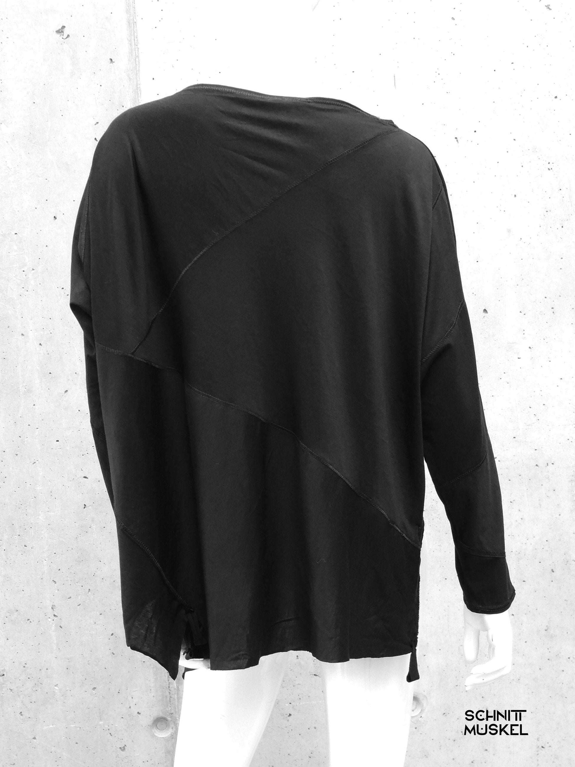 Upcyclingshirt, schwarzes Shirt mit Fledermausärmeln, Gothicshirt, darkavantgarde Shirt, darkavantgarde Mode