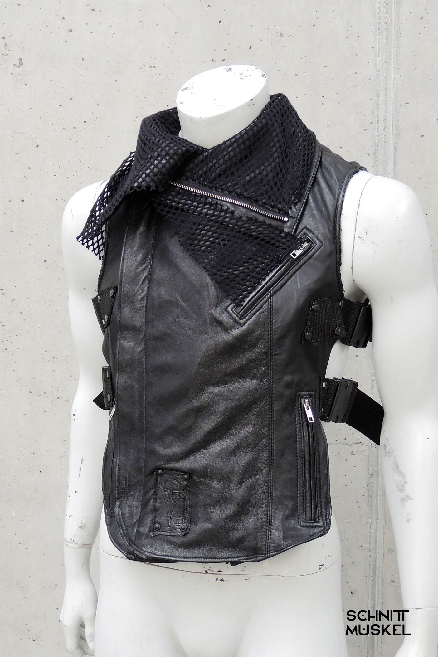 Lederweste, darkcyber Weste, Kinky Mode, Kinky Mode füe Herren, Gothicweste, ravestyle, postapokalyptische darkavantgarde Weste