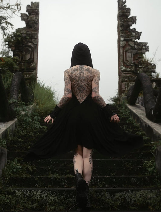 rückenfreies Kleid, rückenfreies Freizeitkleid, postapokalyptisches Kleid, Kapuzenkleid, Kleid mit Kapuze, schwarzes Kleid, darkavantgarde Kleid, darkwear, postapokalyptische Mode