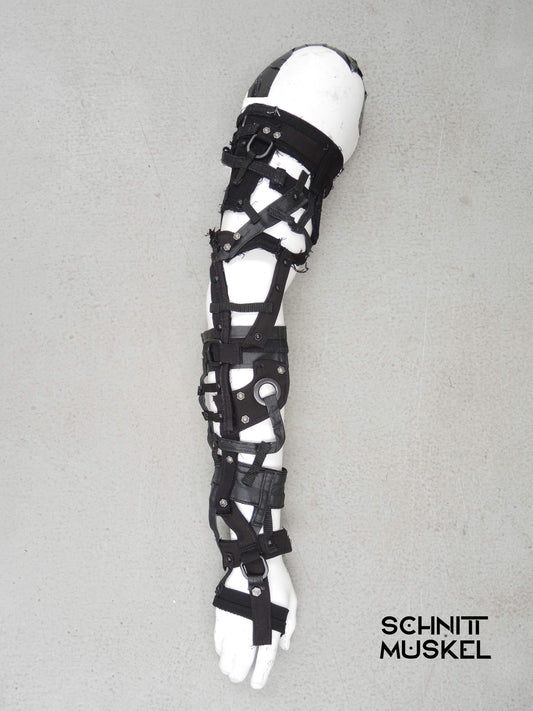 Armteil, gothic Armteil, aussergewöhnliche Armstulpen, postapokalyptischer Armschmuck, kinky outfit, Gothicmode für Herren, darkcyber