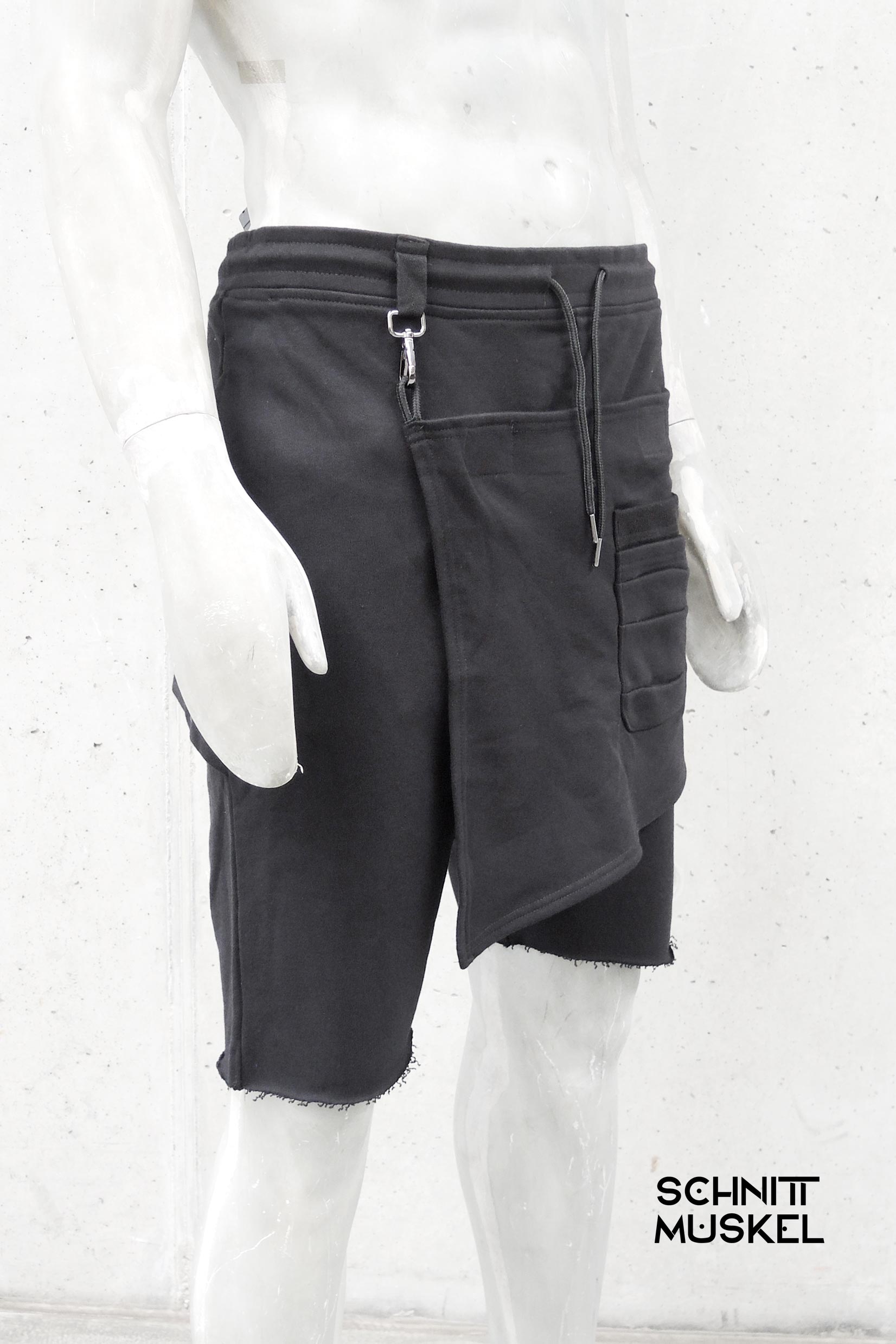 kurze Gothichose, schwarze gemütliche Shorts, darkavantgarde shorts, joggershorts, darkcyberfashion