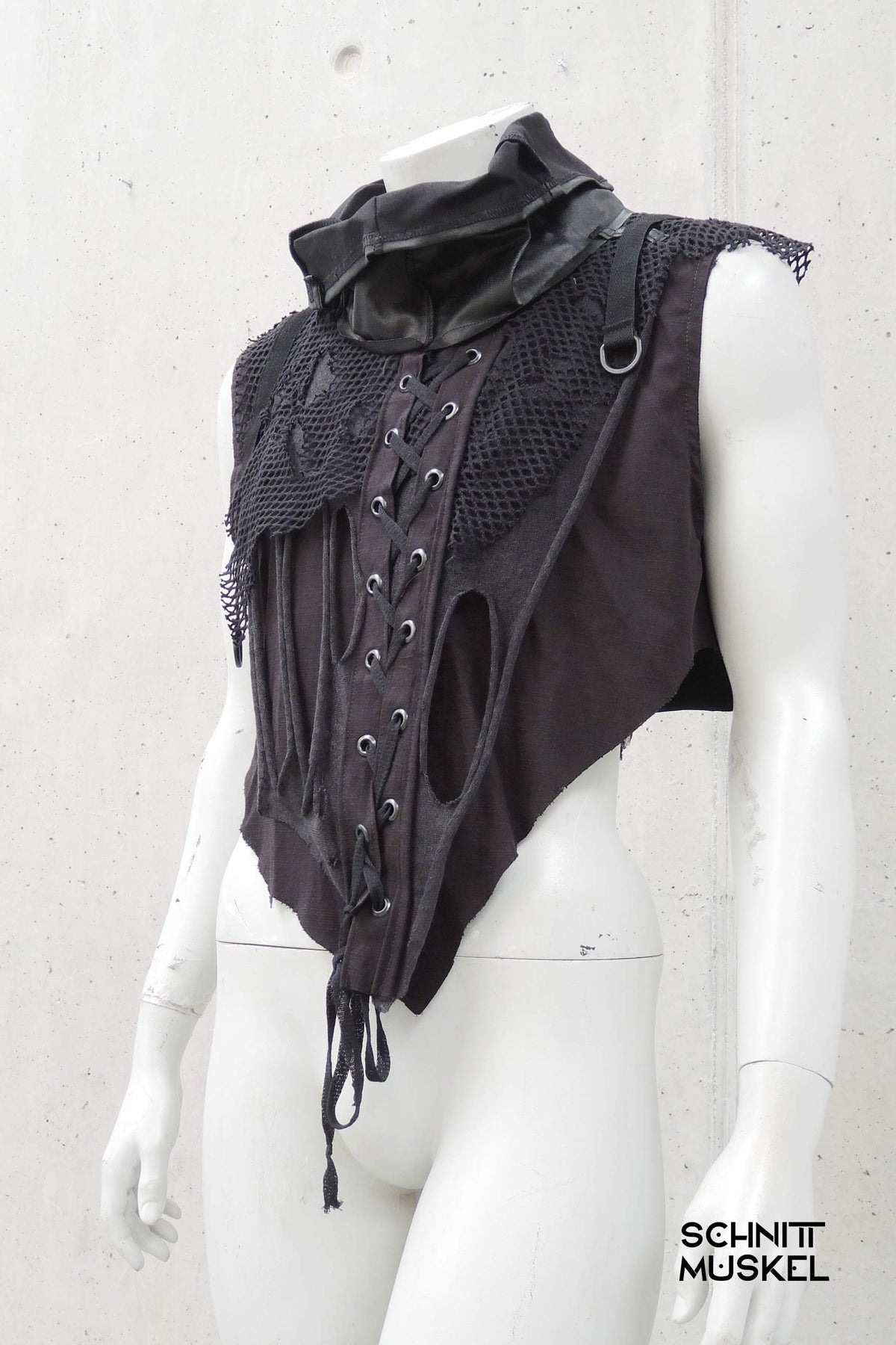 postapokalyptische Mode, darkwear, darkavantgarde Mode, darkcyber fashion, Gothicmode für Herren, Netzoberteil, Kinkyfashion, Ravestyle, Technostylefashion