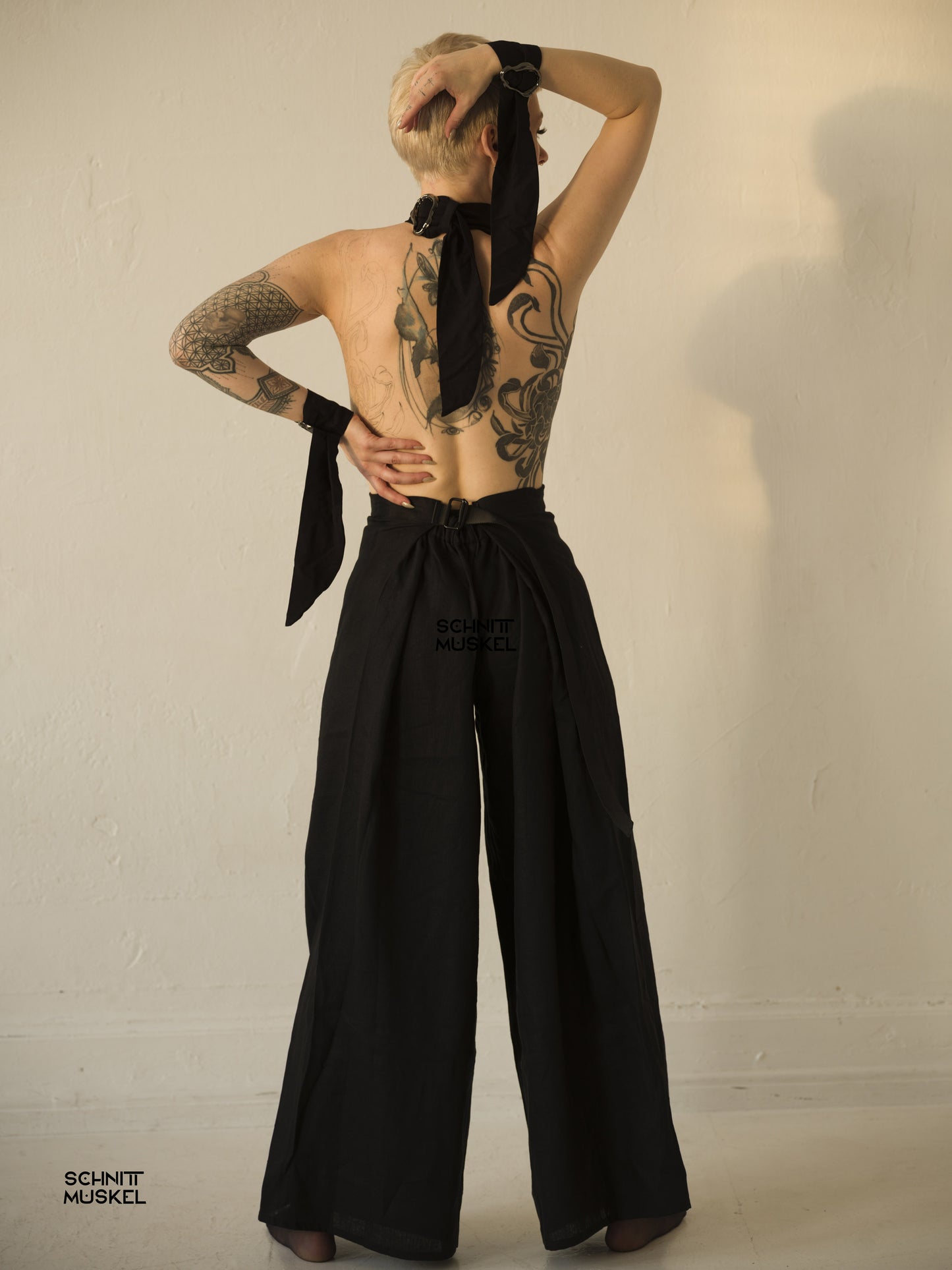 schwarze Leinensommerhose, schwarze Leinenhose, Gothic Sommerhose, Leinenhose mit weitem Bein, darkavantgarde Hose, darkavantgarde Mode