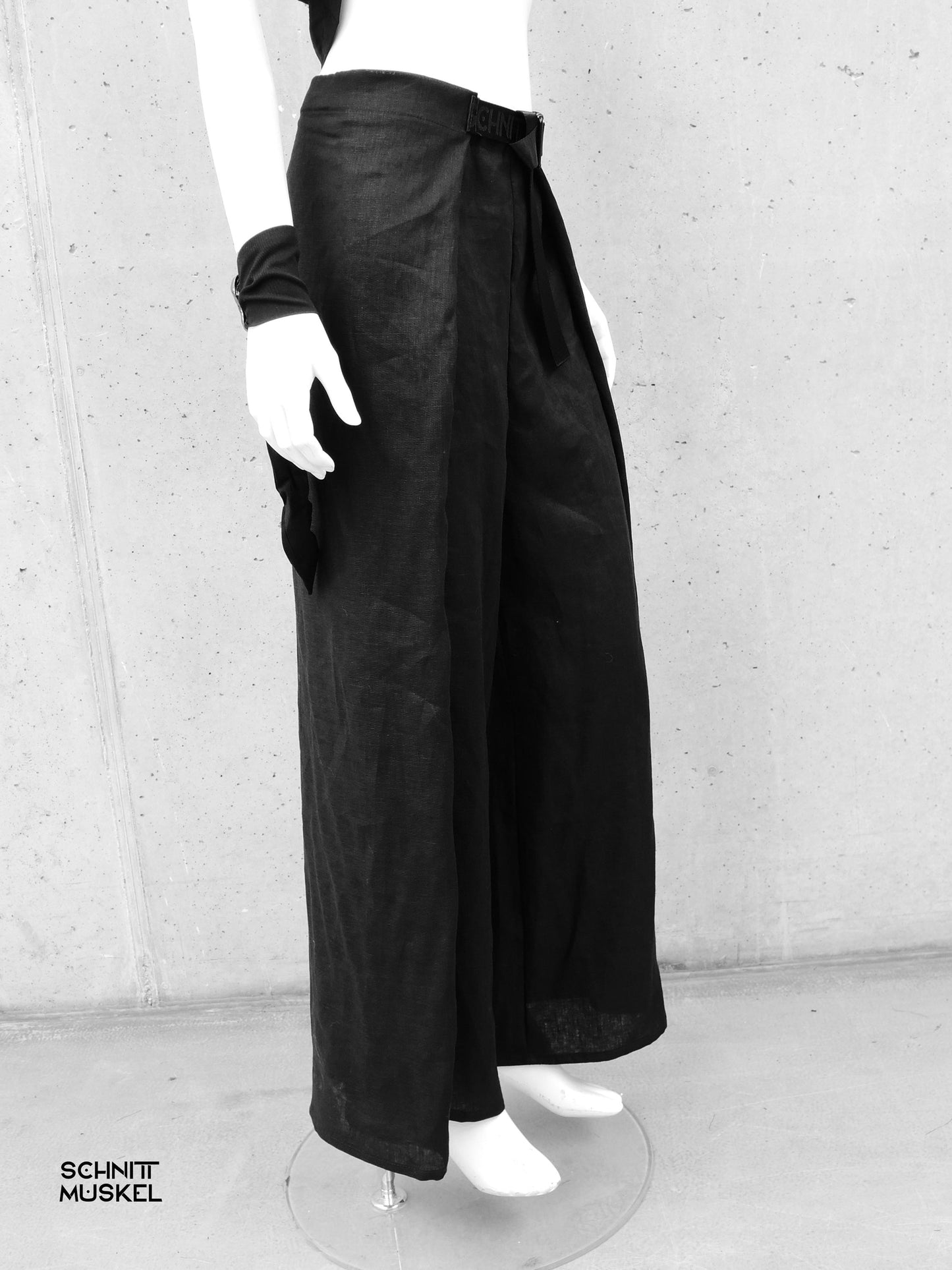 schwarze Leinensommerhose, schwarze Leinenhose, Gothic Sommerhose, Leinenhose mit weitem Bein, darkavantgarde Hose, darkavantgarde Mode