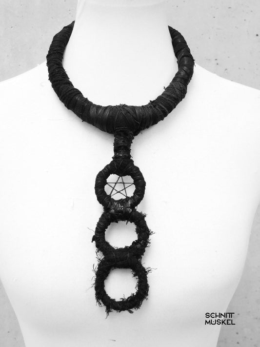Unikat Halsschmuck, Textilschmuck, Pentagrammschmuck, darkavantgardeschmuck, Gothicschmuck, darkwear, dark cyberfashion
