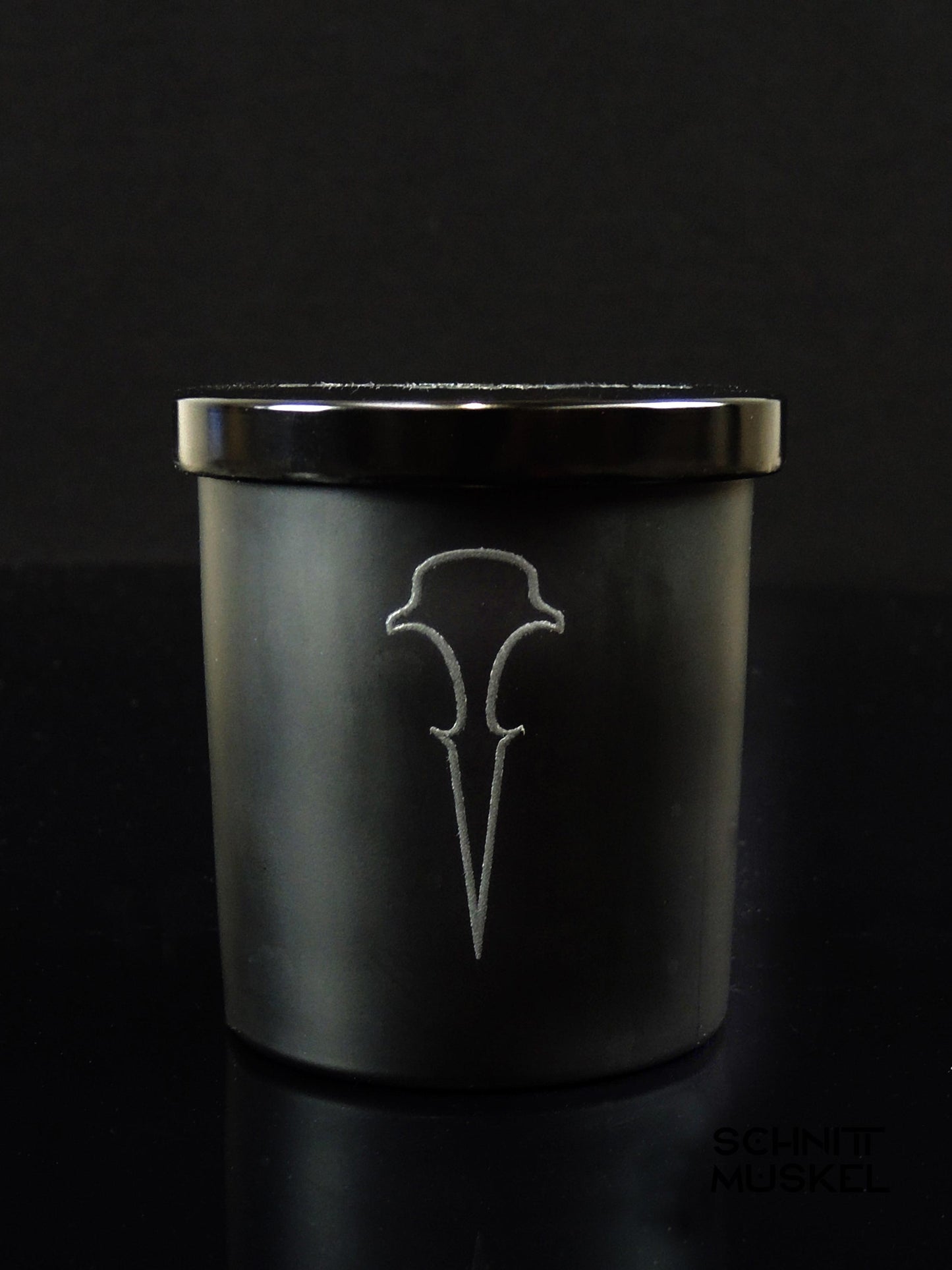 schwarze Duftkerze, Gothic Duftkerze, schwarze Kerze, Gothickerze, schnittmuskeluftkerze, postapokalyptische Kerze