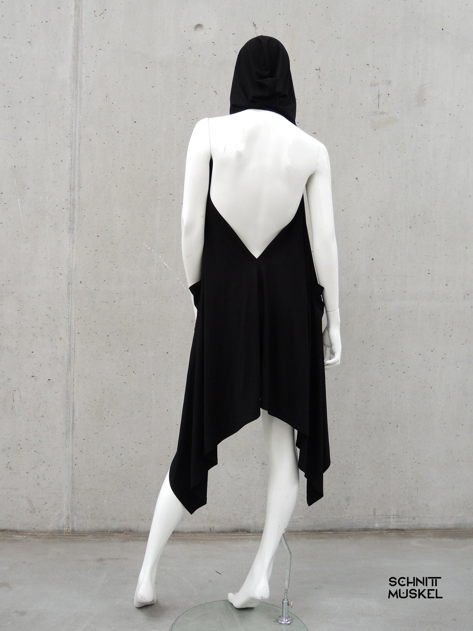Kapuzenweste, lange Weste, Gothicmode, rückenfreue Weste, rückenfreies Kleidungsstück, rückenfreie Jacke, darkavantgarde Mode