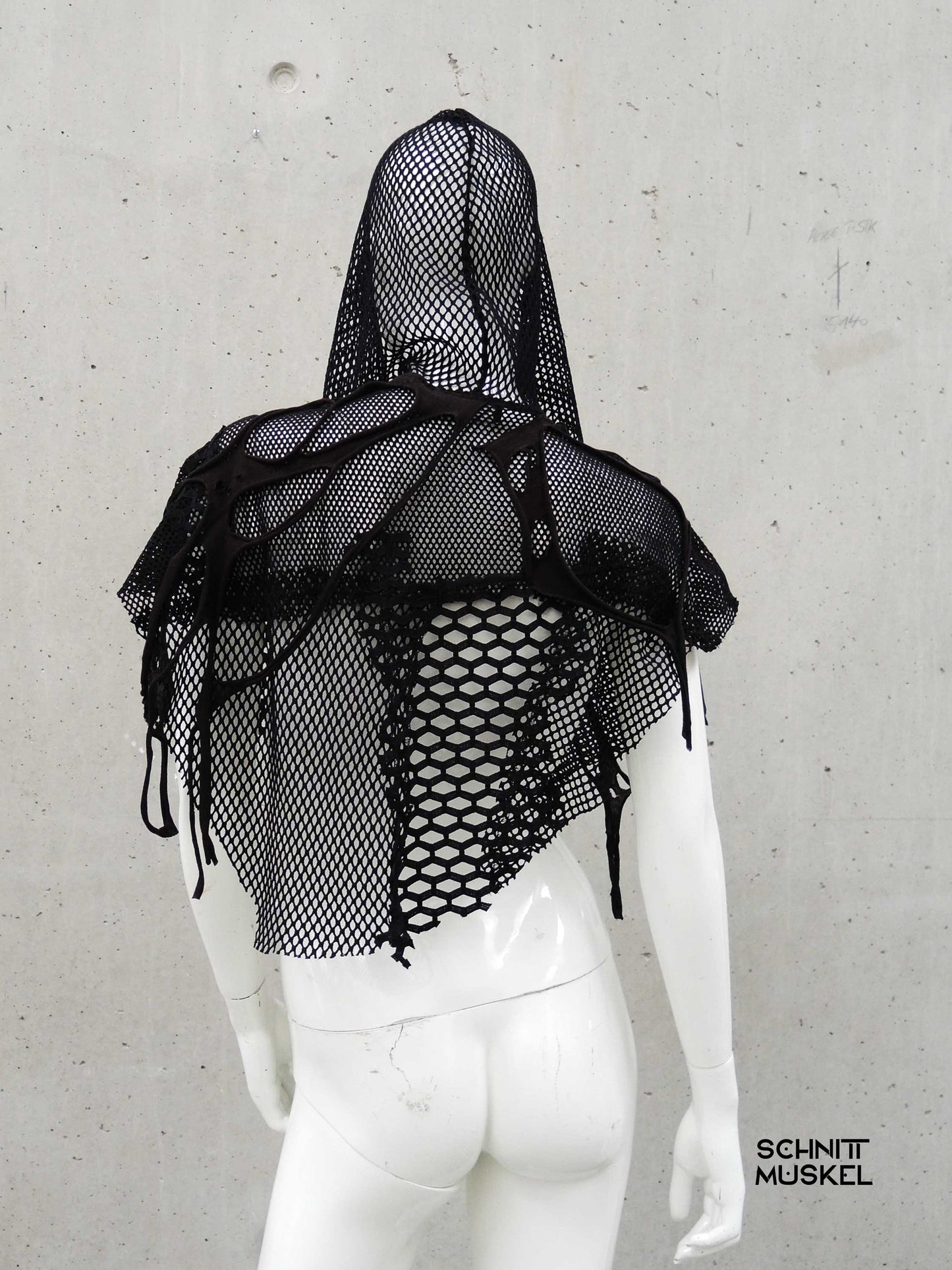Gothic Cape, Netzcape, Netzüberwurf, postapokalyptische Mode, kinky fashion, wasteland Party Outfit