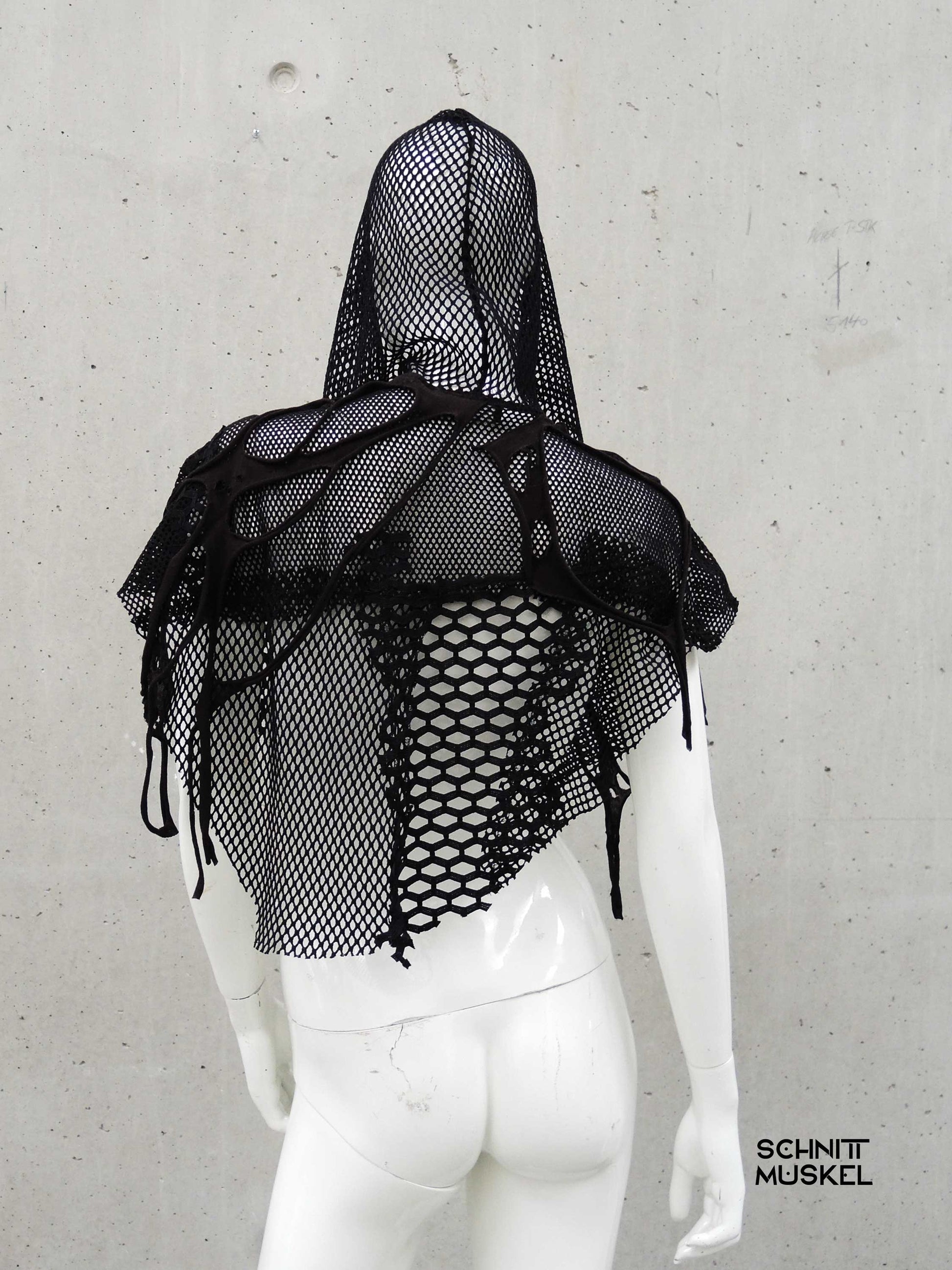 Gothic Cape, Netzcape, Netzüberwurf, postapokalyptische Mode, kinky fashion, wasteland Party Outfit