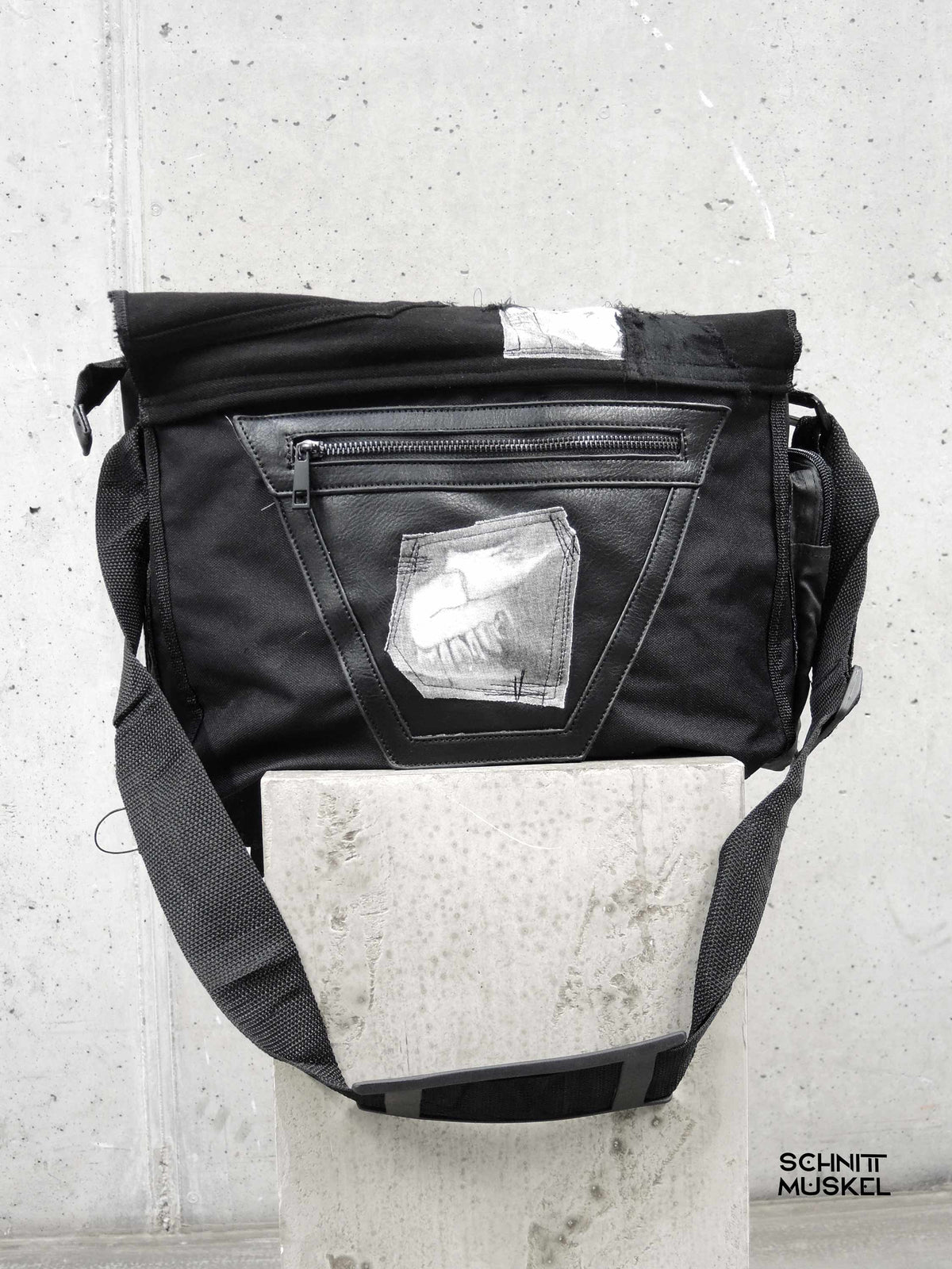 Unikattasche, Gothictasche, darkweartasche, darkwear, Gothicmode, Gothicaccessoire, Tasche mit Knochen, Punktasche, Custombag
