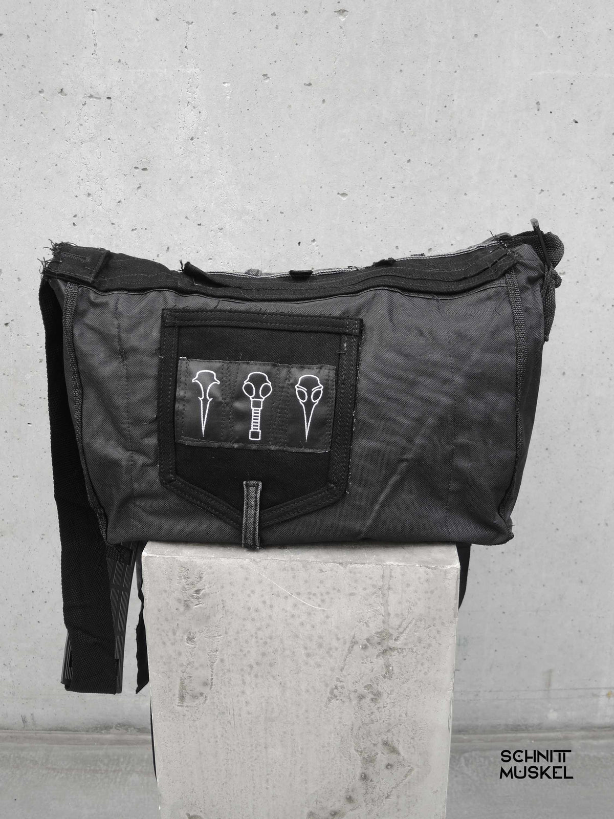destroyed Gothic Tasche, Gothic Umhängetasche, postapokalyptische Tasche, Schranz Style Tasche, Ravefashion, darkavantgarde Tasche, Unikattasche