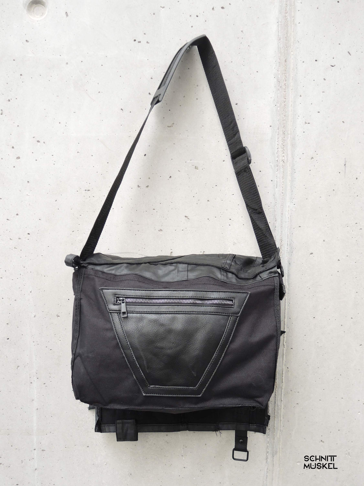 Unikattasche, Gothictasche, darkavantgarde Tasche, schwarze Denim Tasche, waxed denim bag, postapokalyptische Tasche, postapocalyptic bag