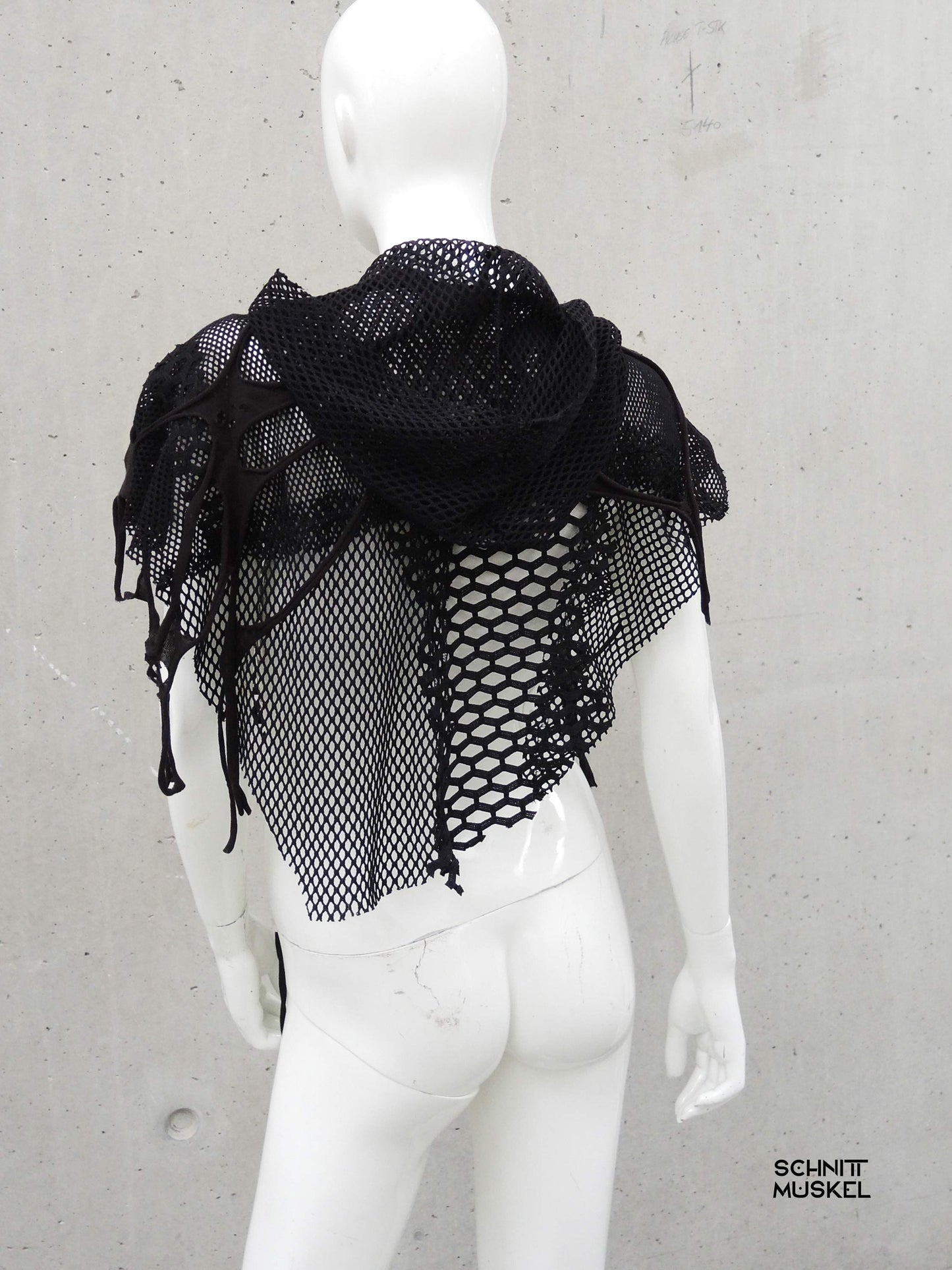 Gothic Cape, Netzcape, Netzüberwurf, postapokalyptische Mode, kinky fashion, wasteland Party Outfit
