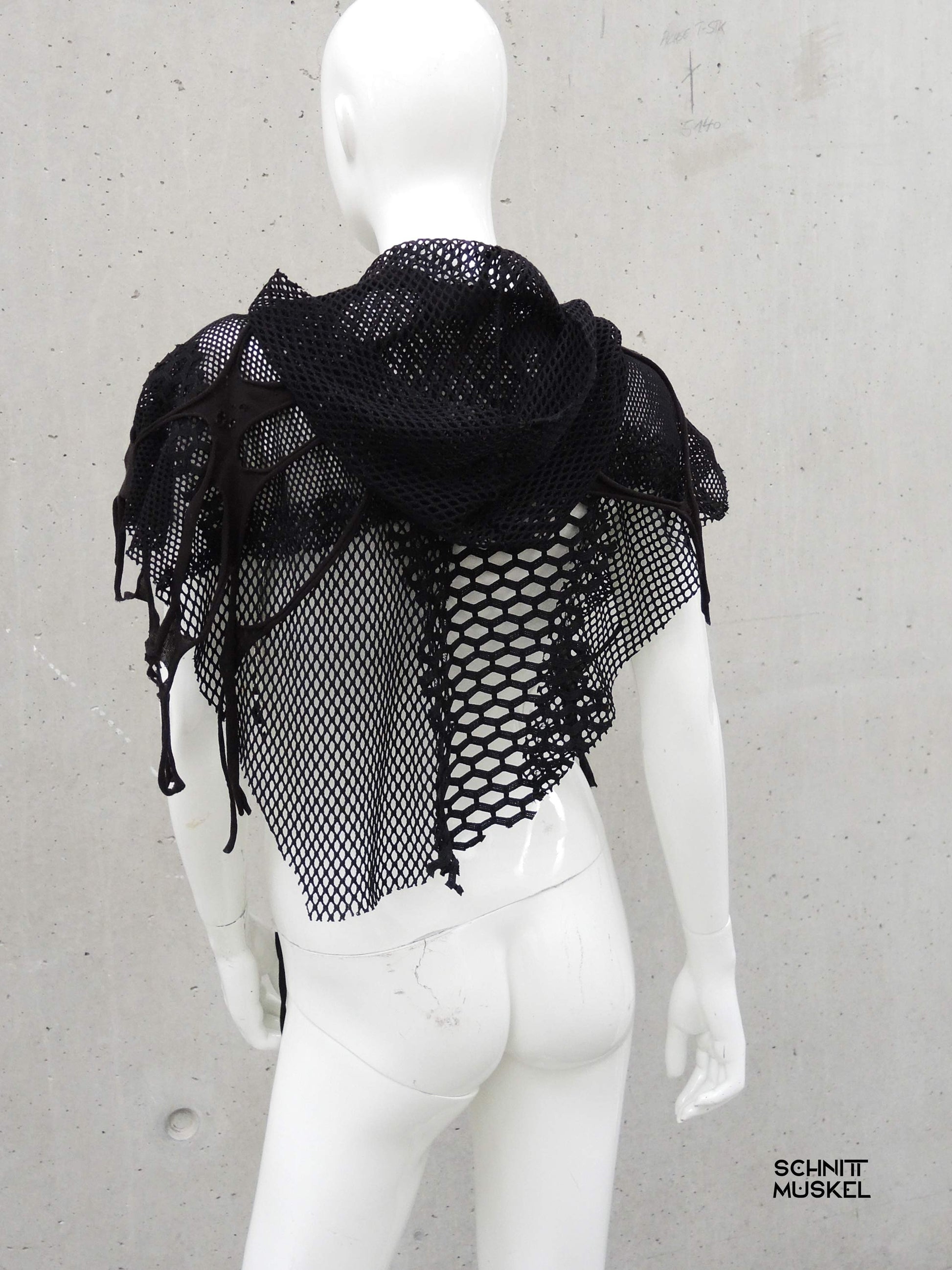 Gothic Cape, Netzcape, Netzüberwurf, postapokalyptische Mode, kinky fashion, wasteland Party Outfit
