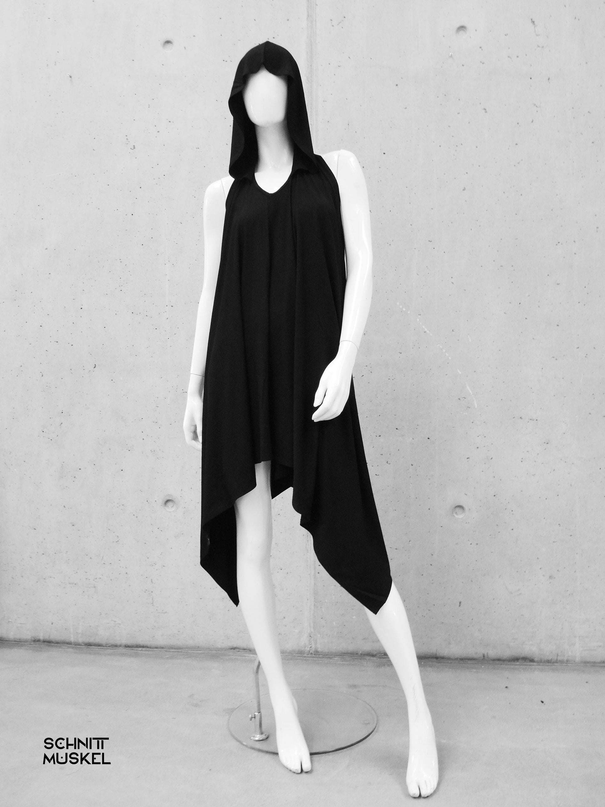 rückenfreies Kleid, rückenfreies Freizeitkleid, postapokalyptisches Kleid, Kapuzenkleid, Kleid mit Kapuze, schwarzes Kleid, darkavantgarde Kleid, darkwear, postapokalyptische Mode