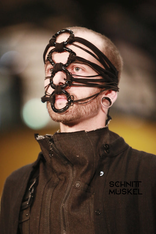 Kopfschmuck Ring, Maske Ring, Fetischkopfschmuck, Fetischmaske, darkavantgarde, darkart, wearable art, Gothicmaske, Gothickopfschmuck, Gesichtsschmuck, darkcyberfashion, cyberfashion