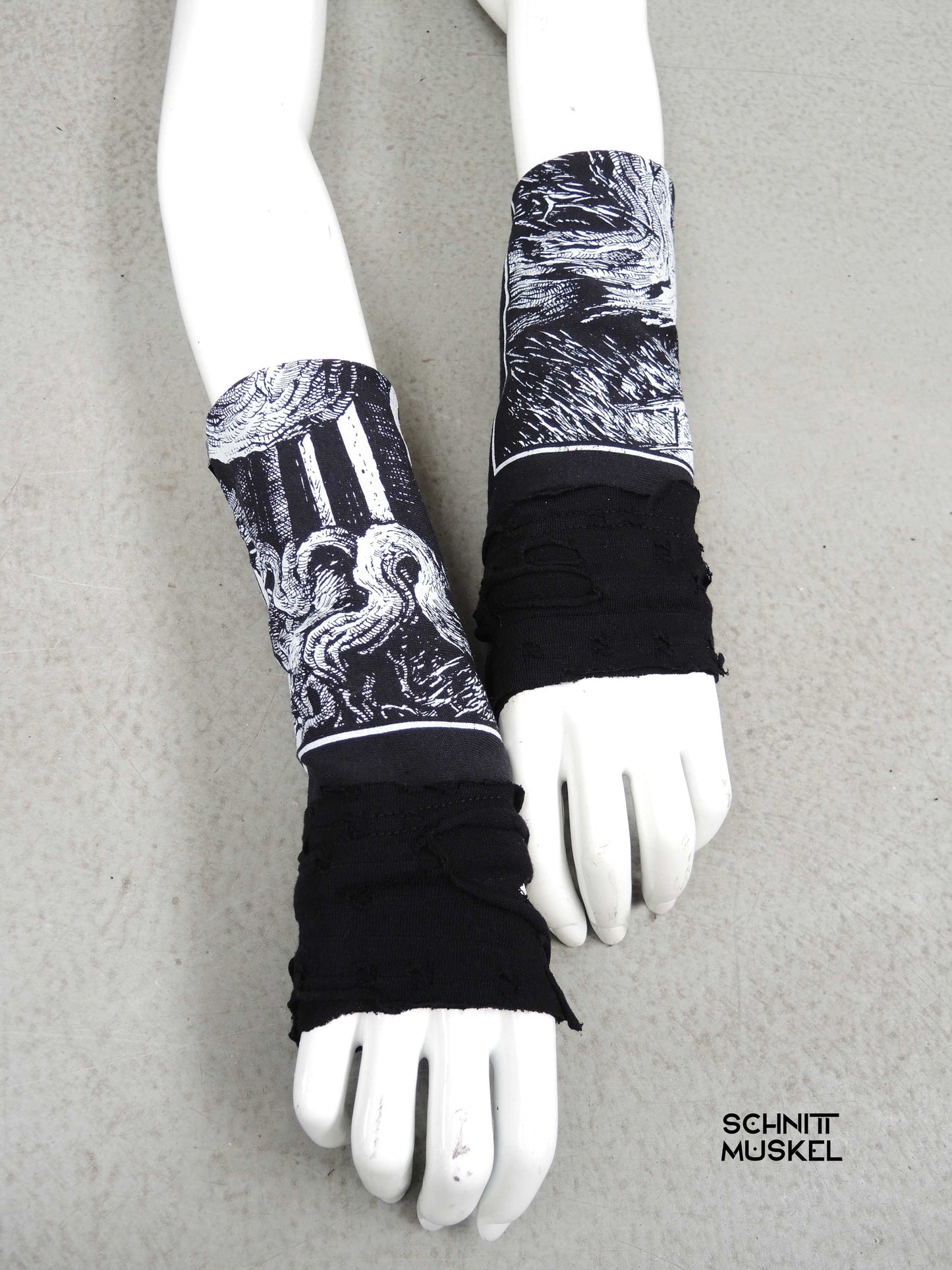 Caliban Armstulpen, Hardcore Armsulpen, Metalstulpen, darkwear, Caliban Merch