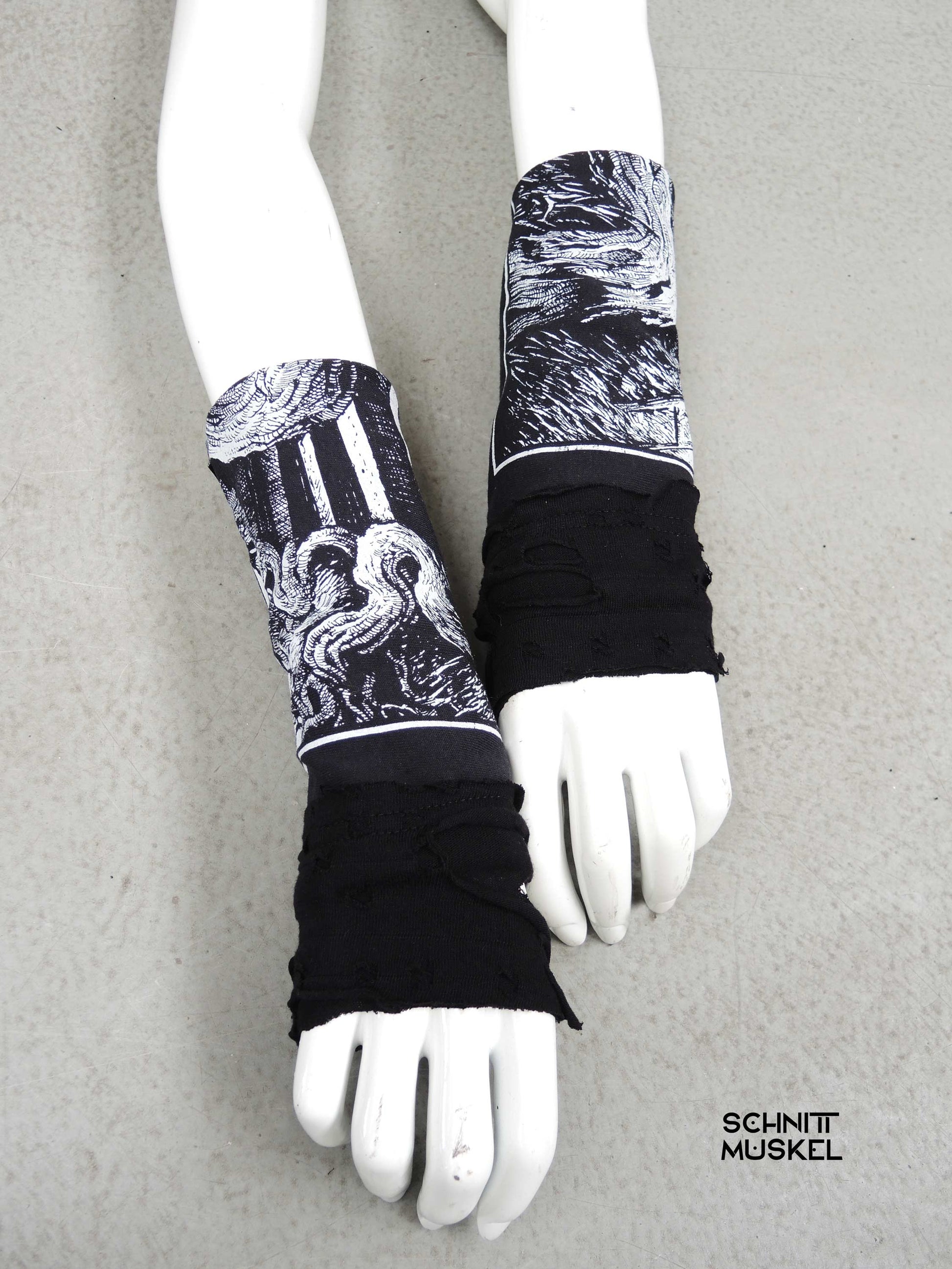 Caliban Armstulpen, Hardcore Armsulpen, Metalstulpen, darkwear, Caliban Merch