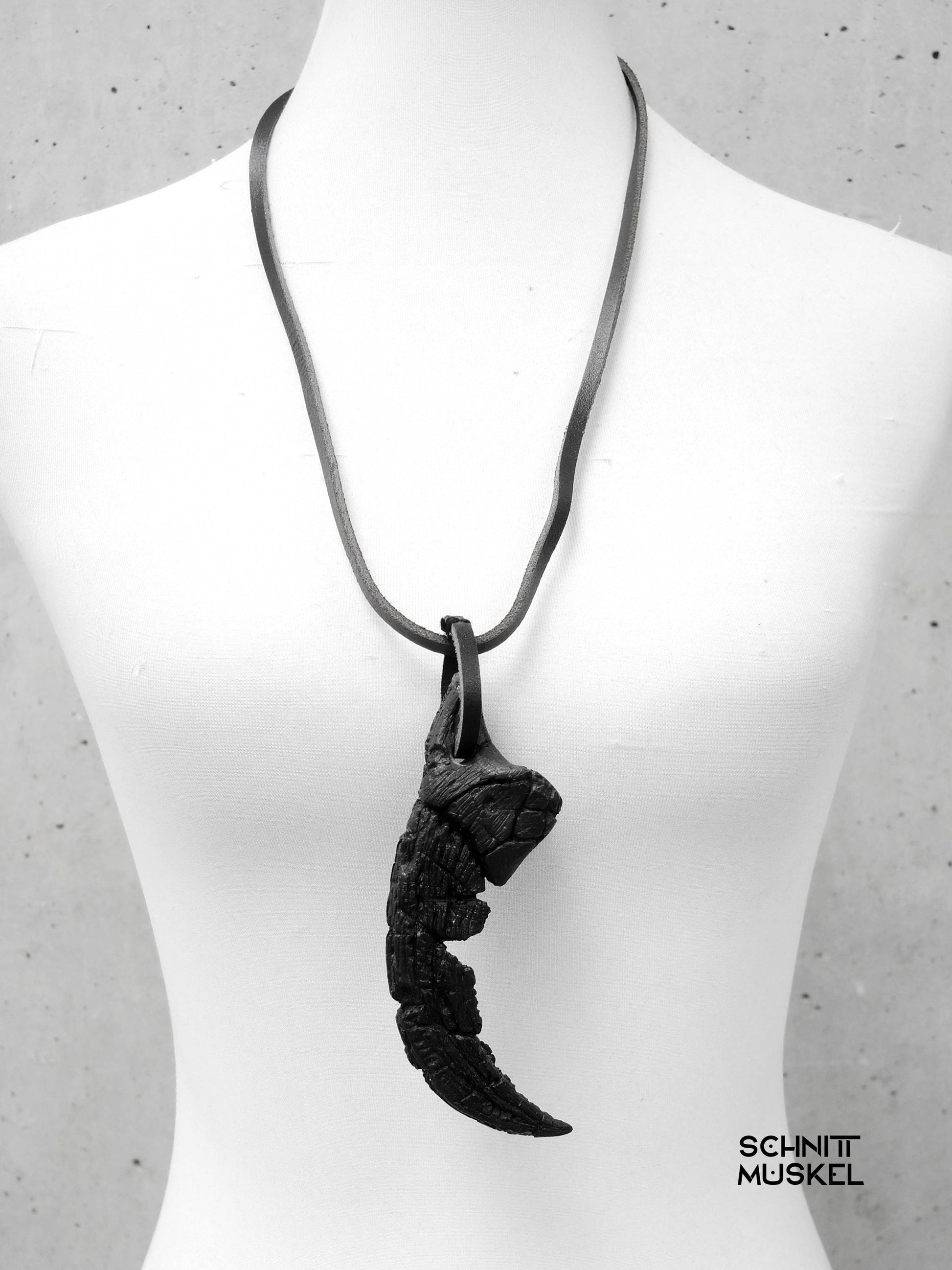 avantgarde Halsschmuck, darkavantgarde Anhänger, Vogelkralle Anhänger, Vogelkralle Schmuck, Talisman, Gothicschmuck