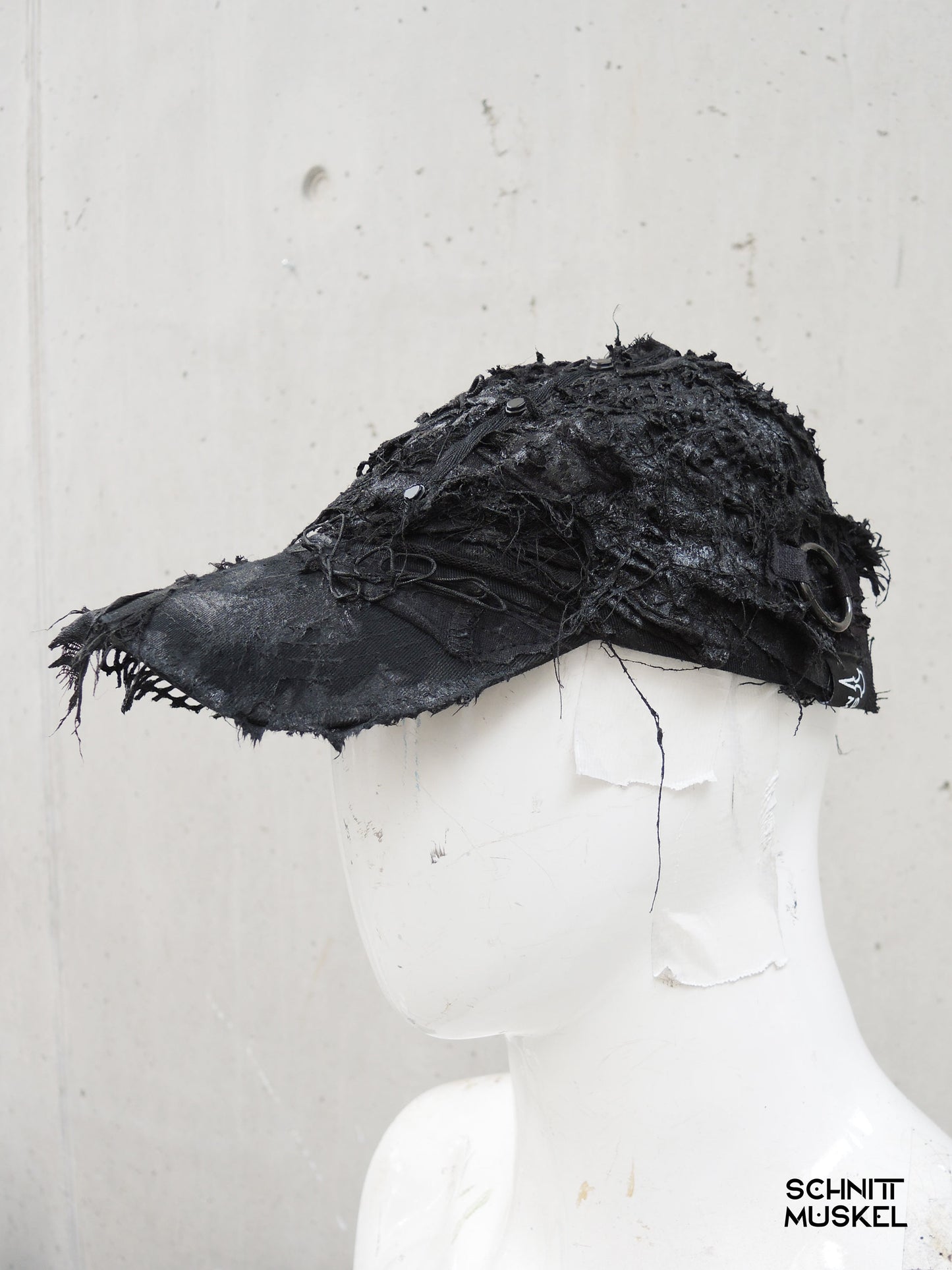 unikatmütze, Unikatcap, Custom Cap, aussergewönliche Basketball Mütze, Gothicmütze, Gothiccap, postapokalyptische Cap, Darkwear, darkcyberstyle, darkcyber Mütze